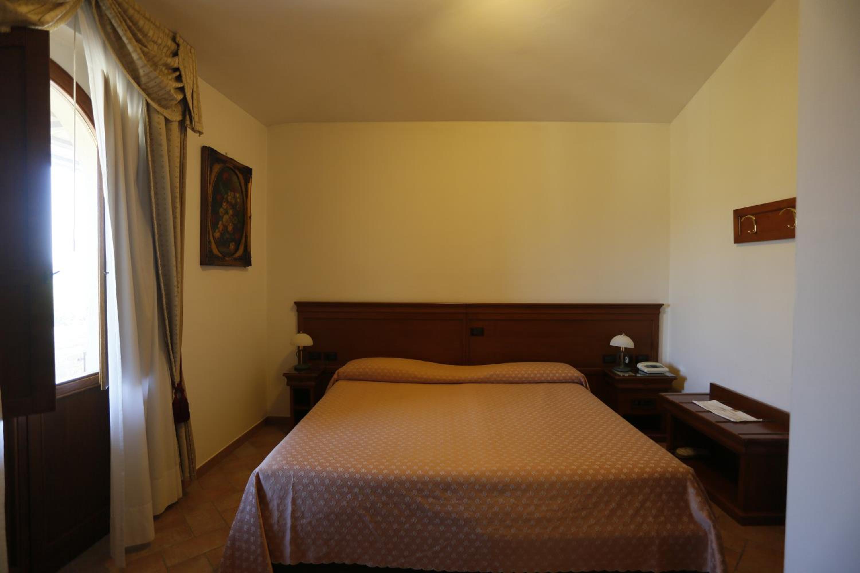 Standard Double or Twin Room photo 2