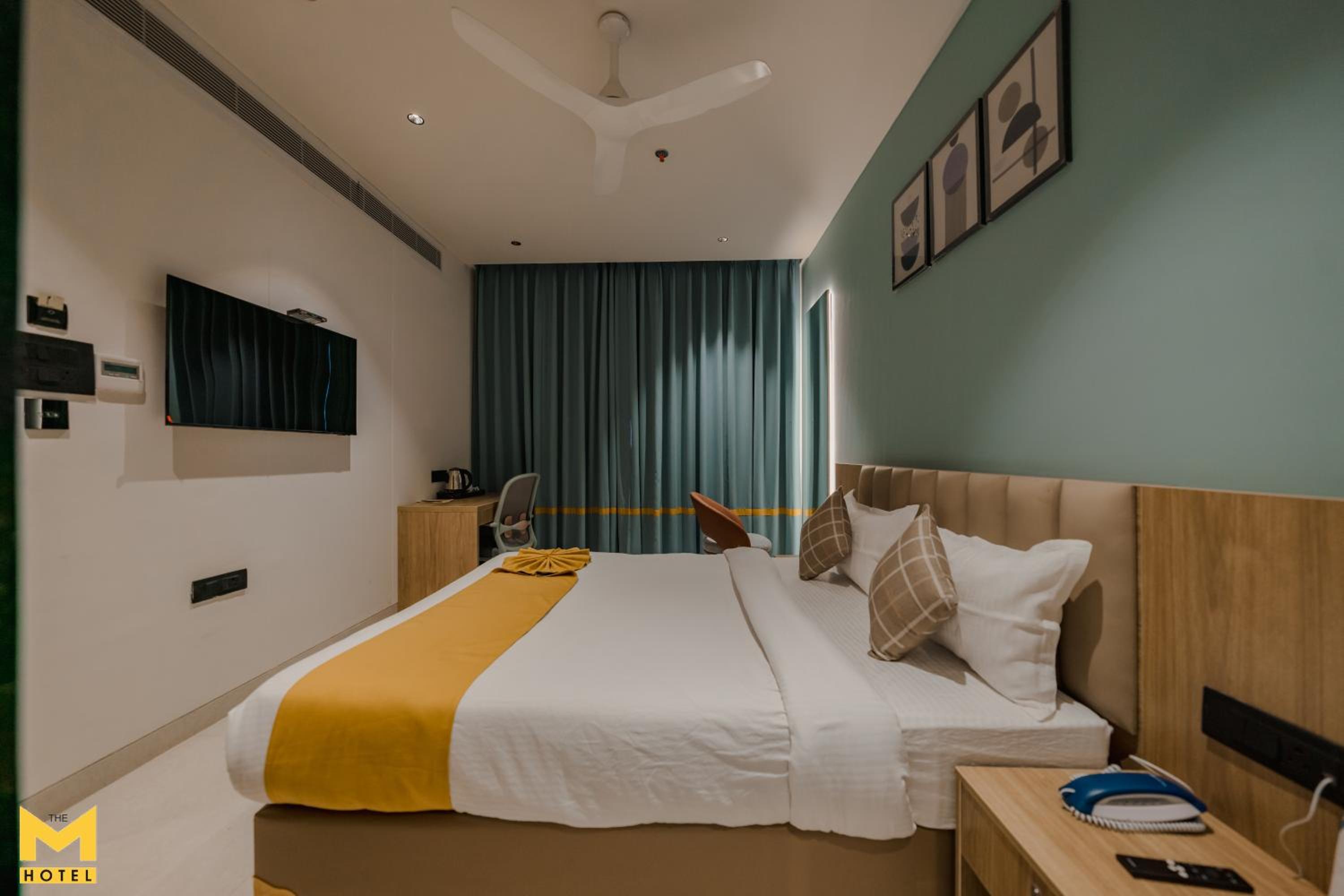 Deluxe King Room - Photo 3
