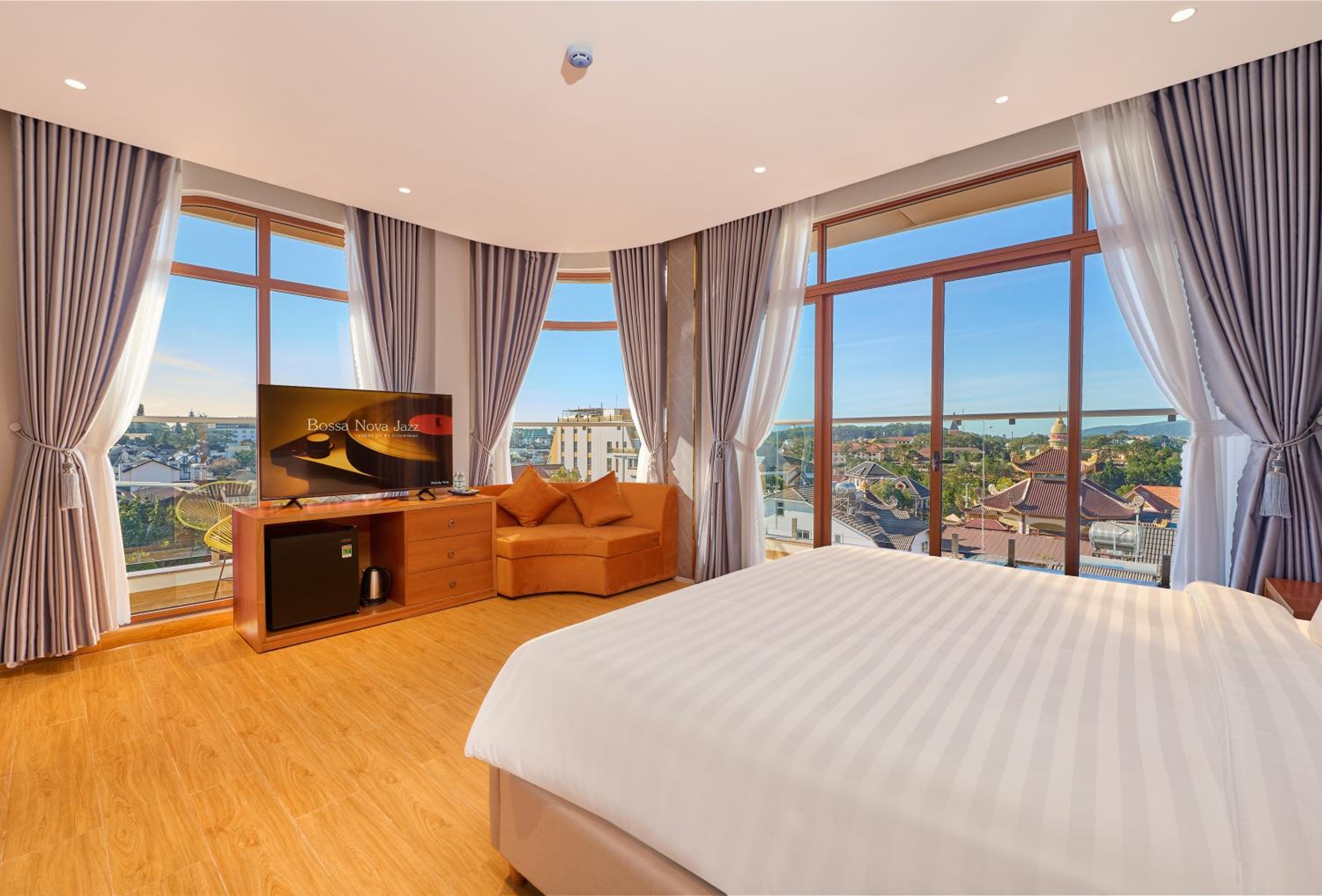 Deluxe Double Room with Balcony photo 1
