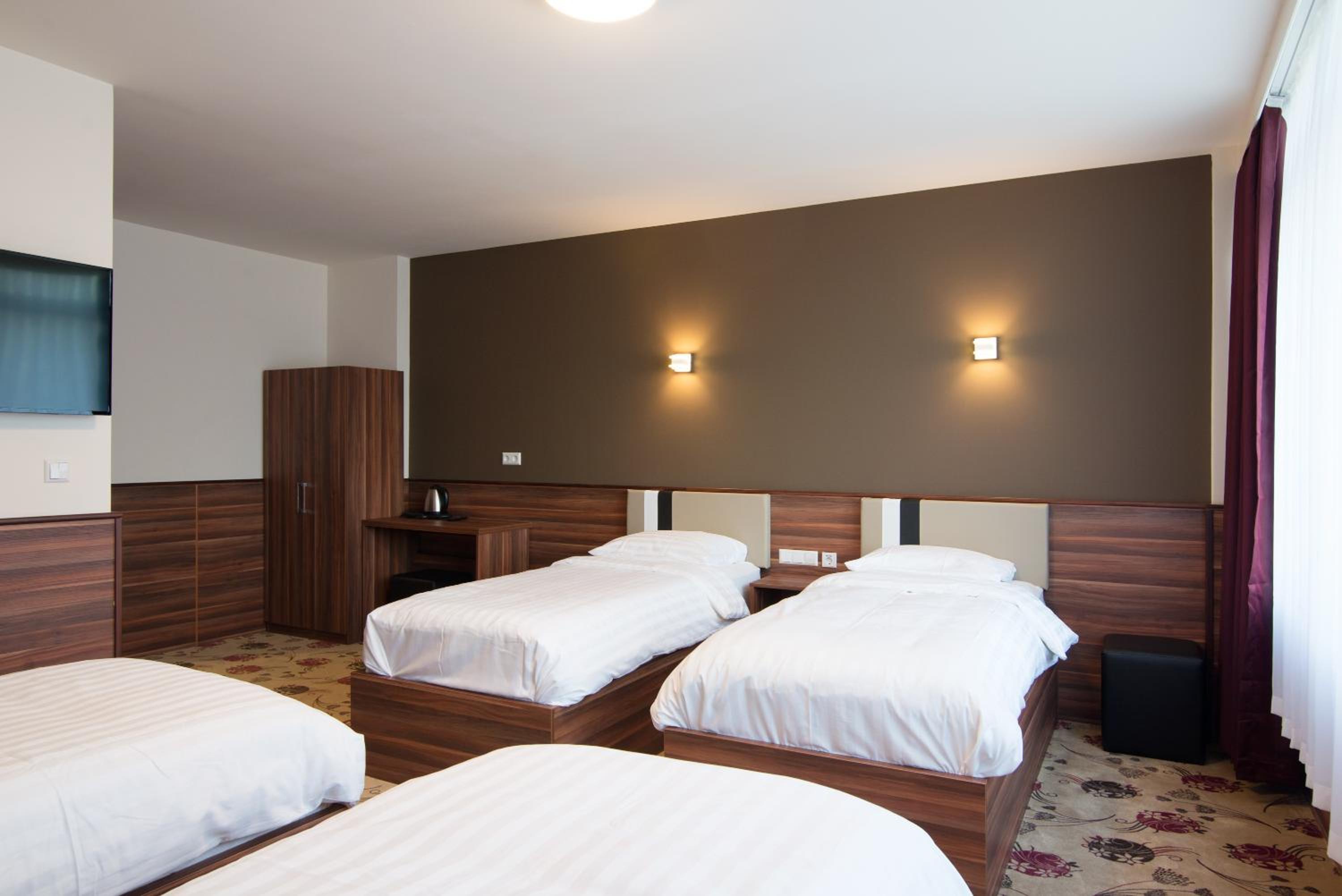 Quadruple Room With Private Bathroom photo 3