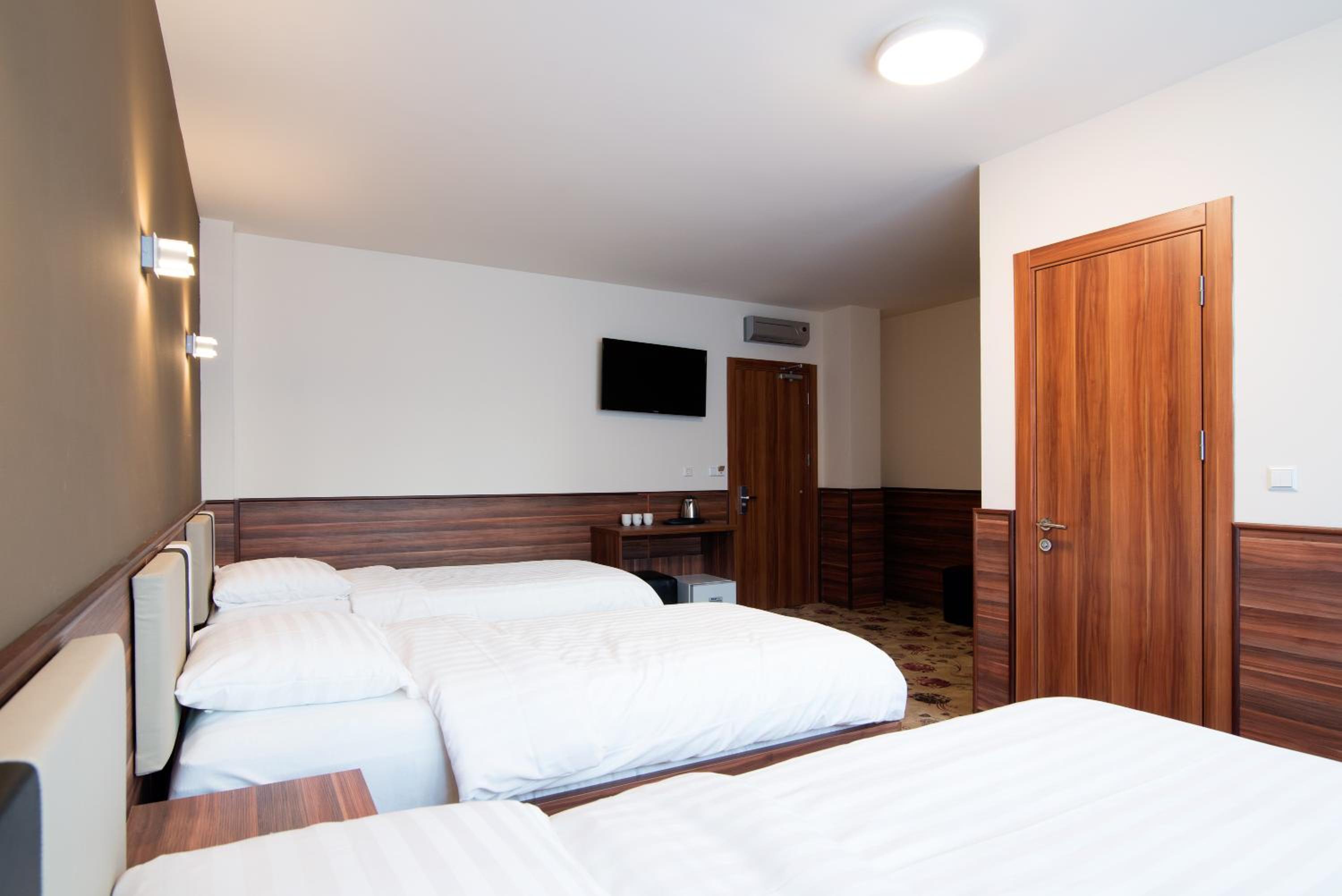 Triple Room With Private Bathroom photo 3