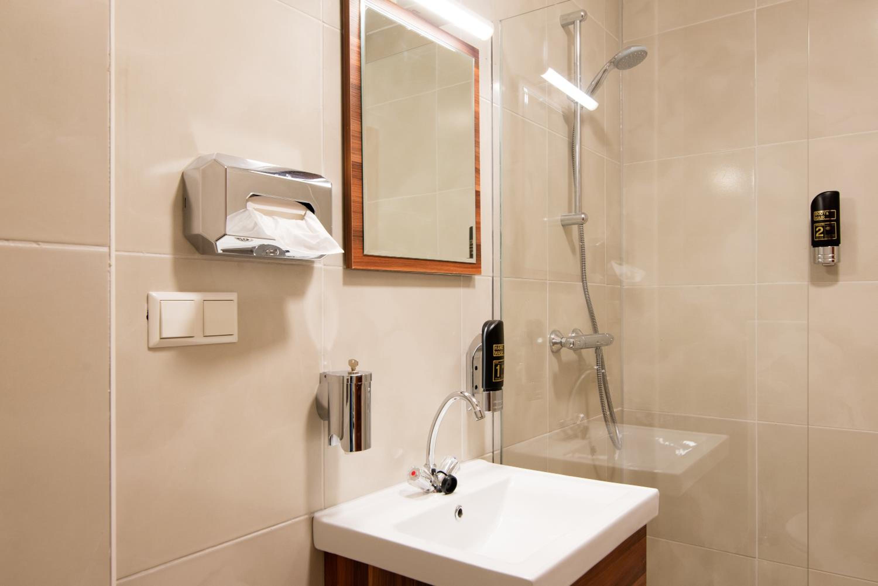 Single Room With Private Bathroom photo 3