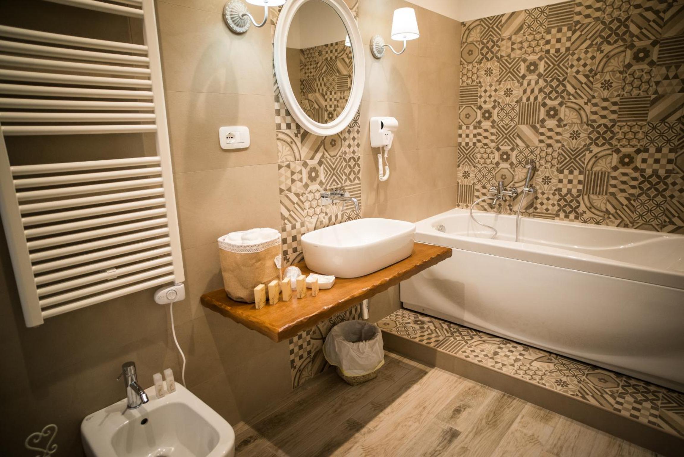 Deluxe Junior Suite - Photo 2