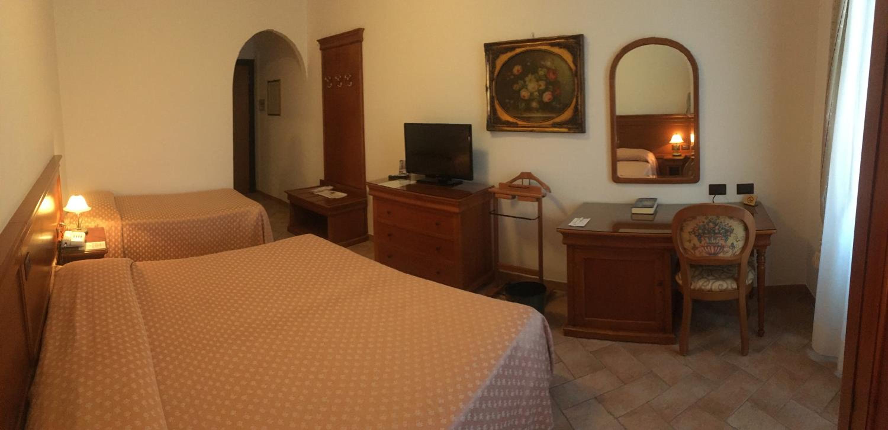 Standard Triple Room photo 2