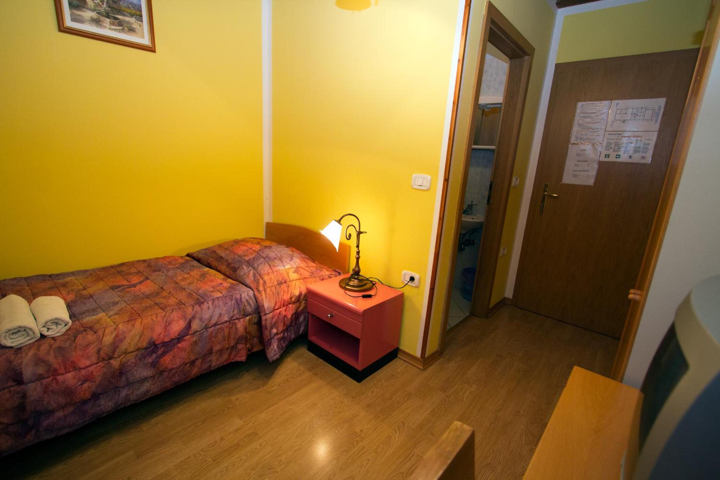 Single Room photo 2