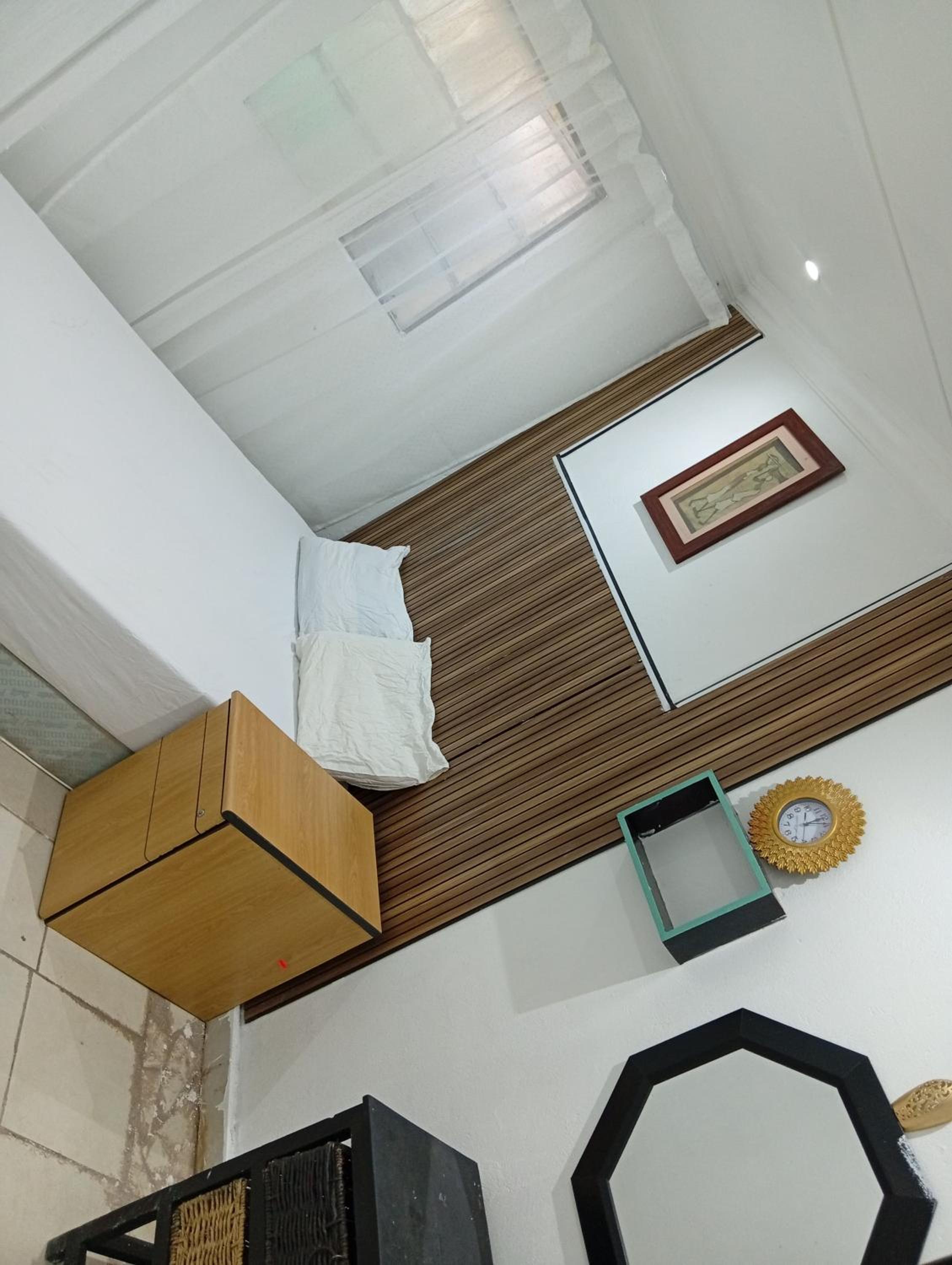 Basic Triple Room with Shared Bathroom photo 3