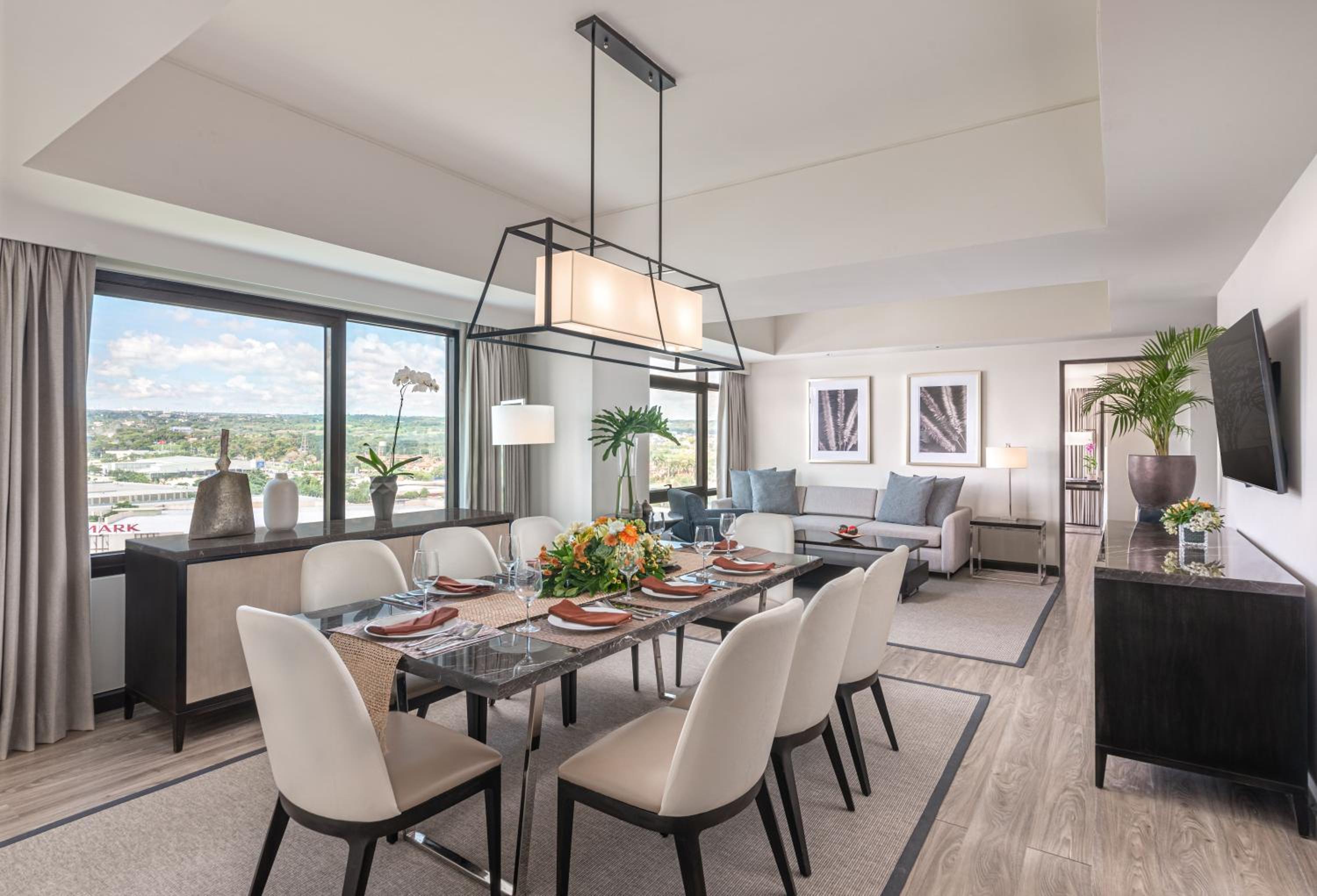 1 King Bed, One-Bedroom Seda Suite with Pantry, Dining and Living Area photo 1