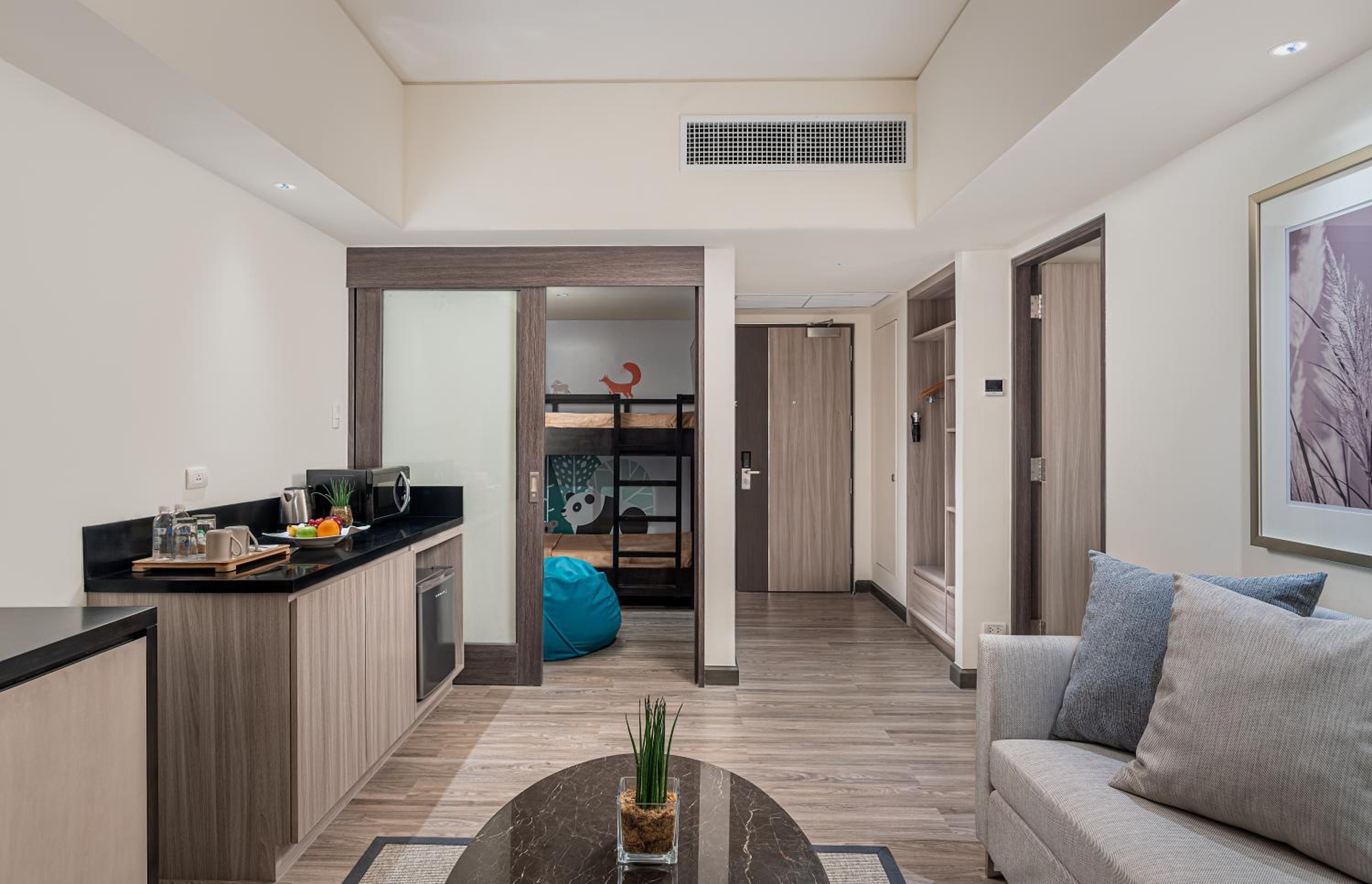 1 King Bed and 1 Bunk Bed, Family Room with Bathtub and Living Area photo 2
