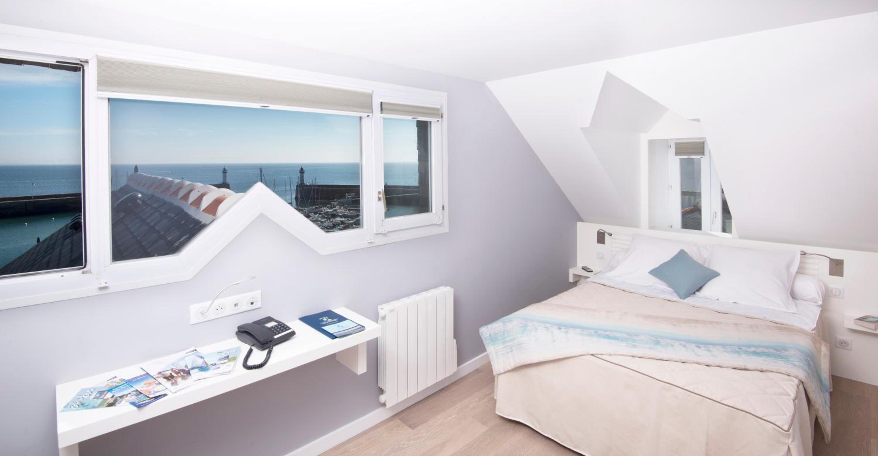 Double Room with Sea View - Photo 3