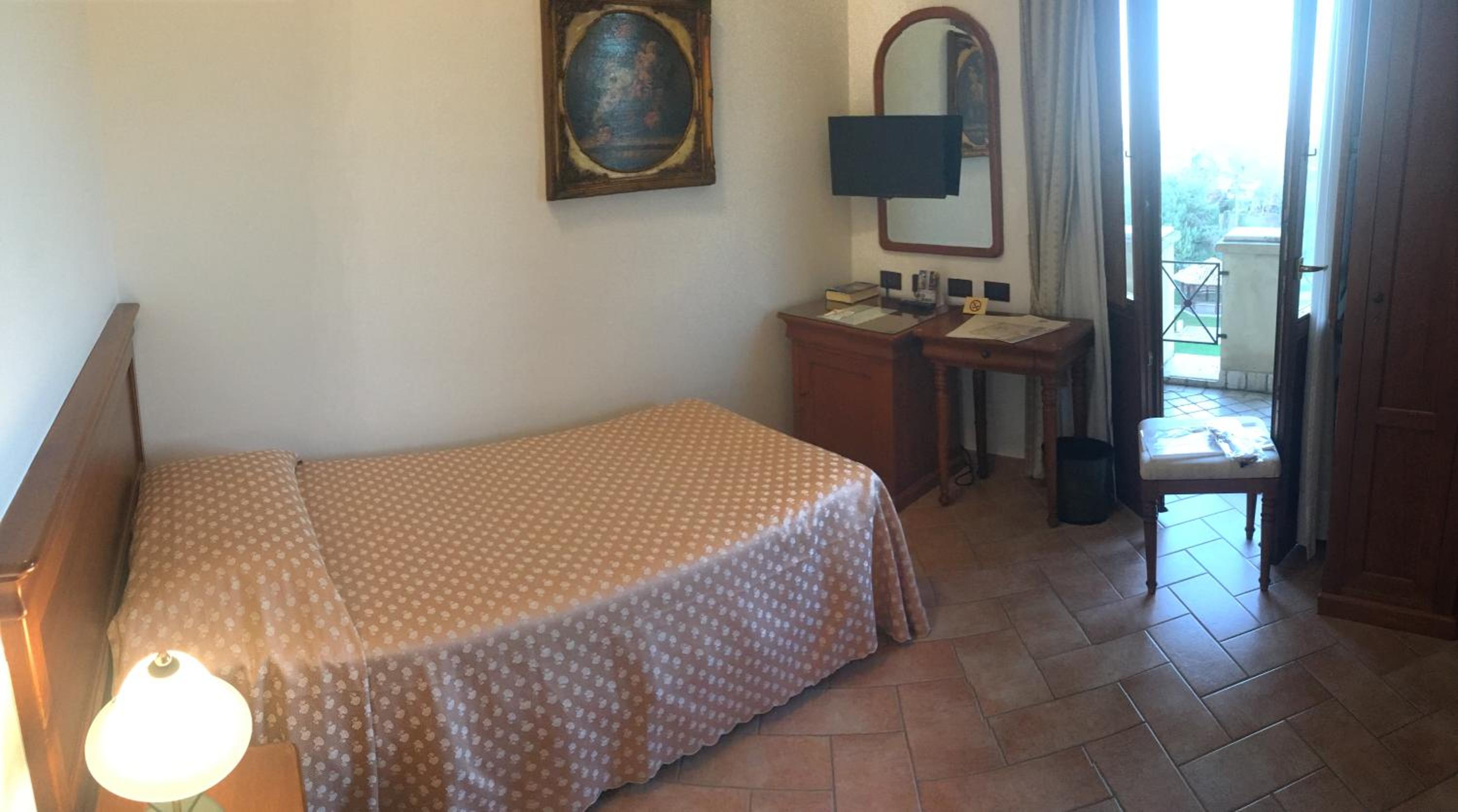 Single Room photo 2
