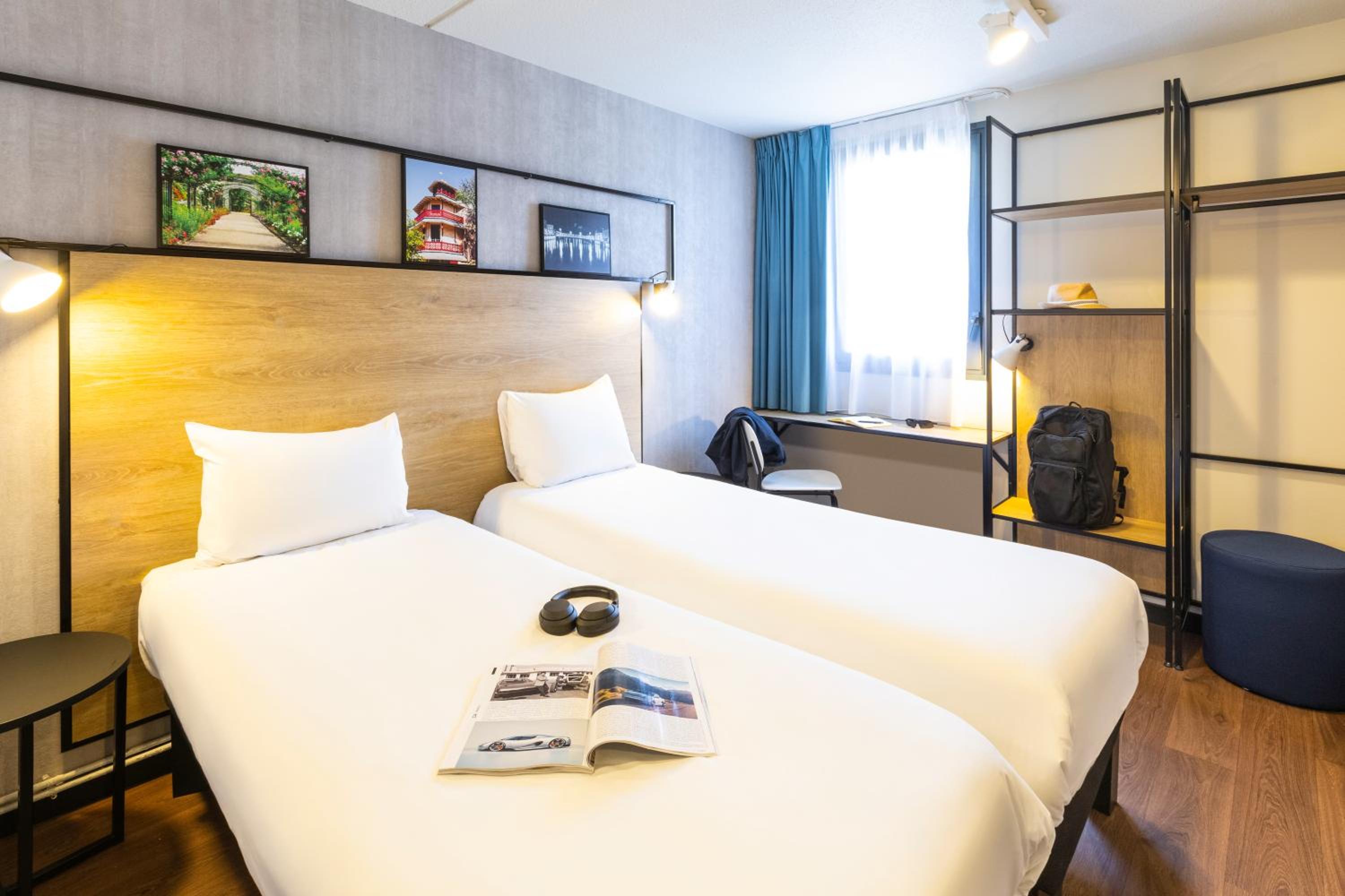 Standard Room with 2 Single Beds - Photo 1