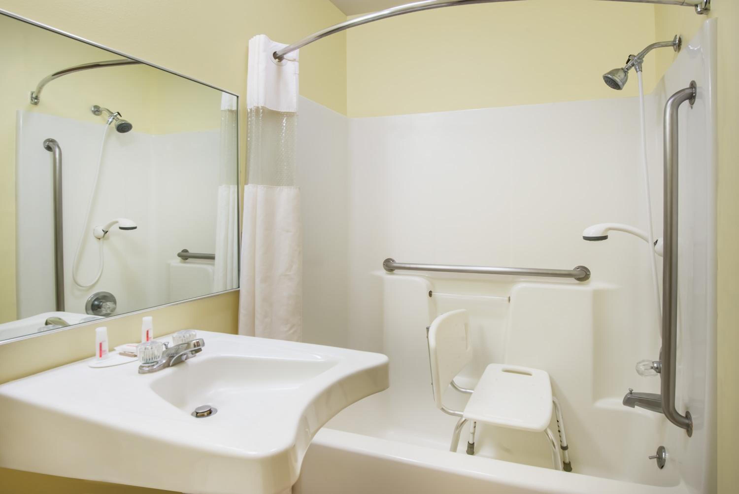 Queen Room - Disability Access/Non-Smoking - Photo 6