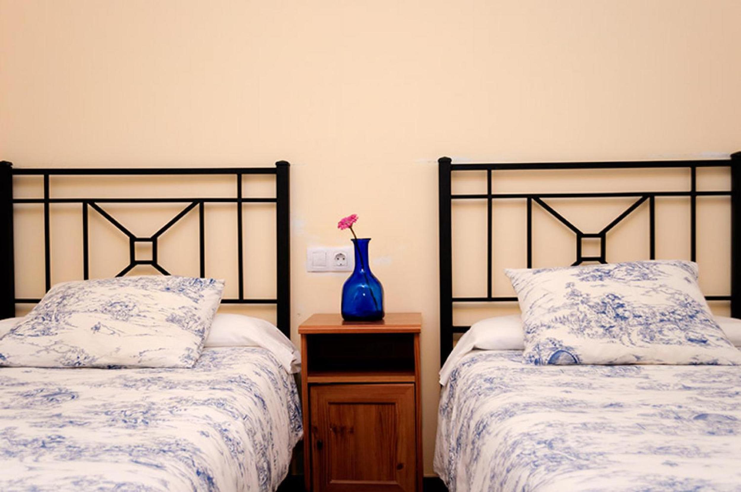 Twin Room with Private Bathroom - Photo 1