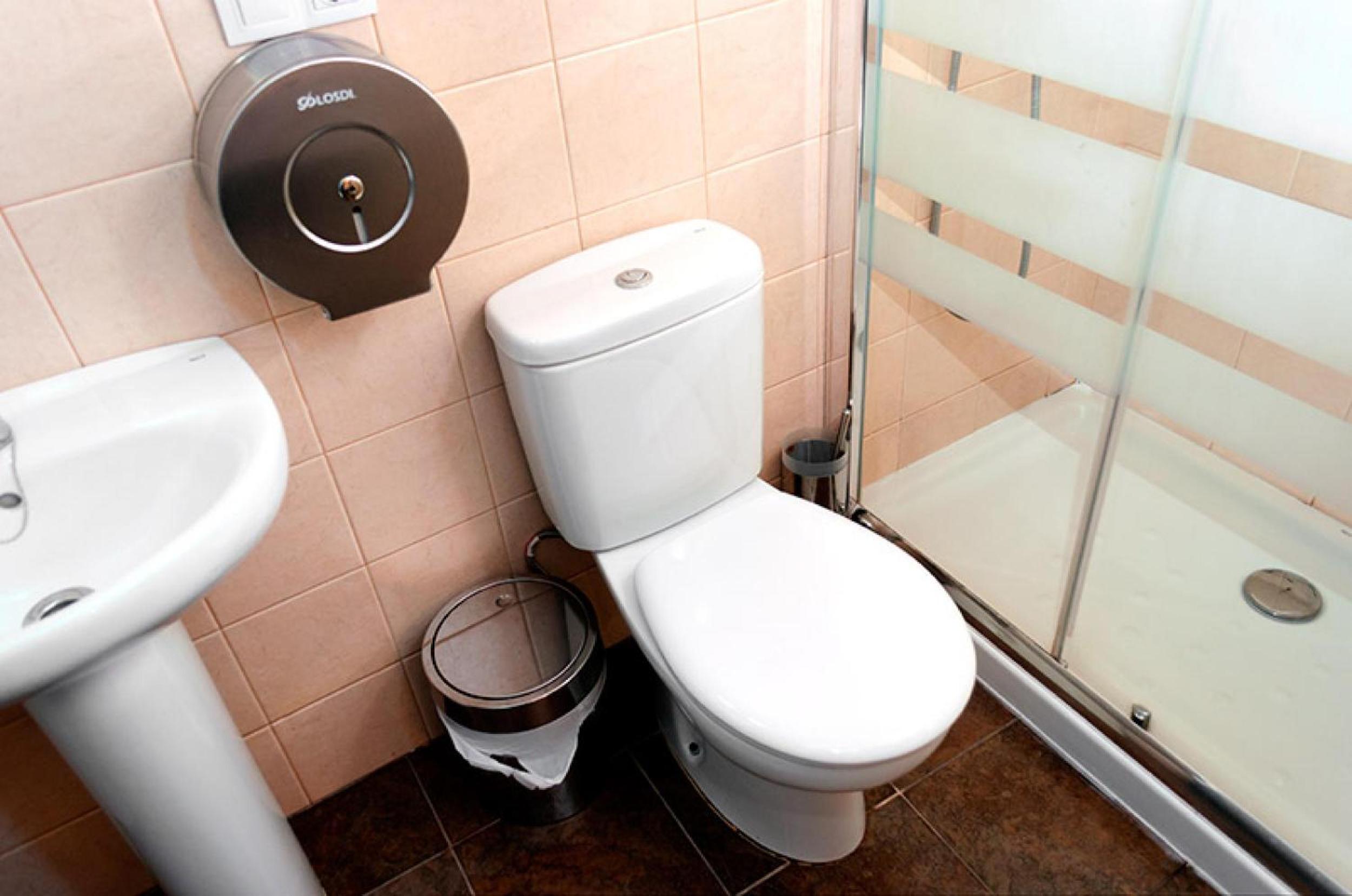 Double Room with Private Bathroom - Photo 4