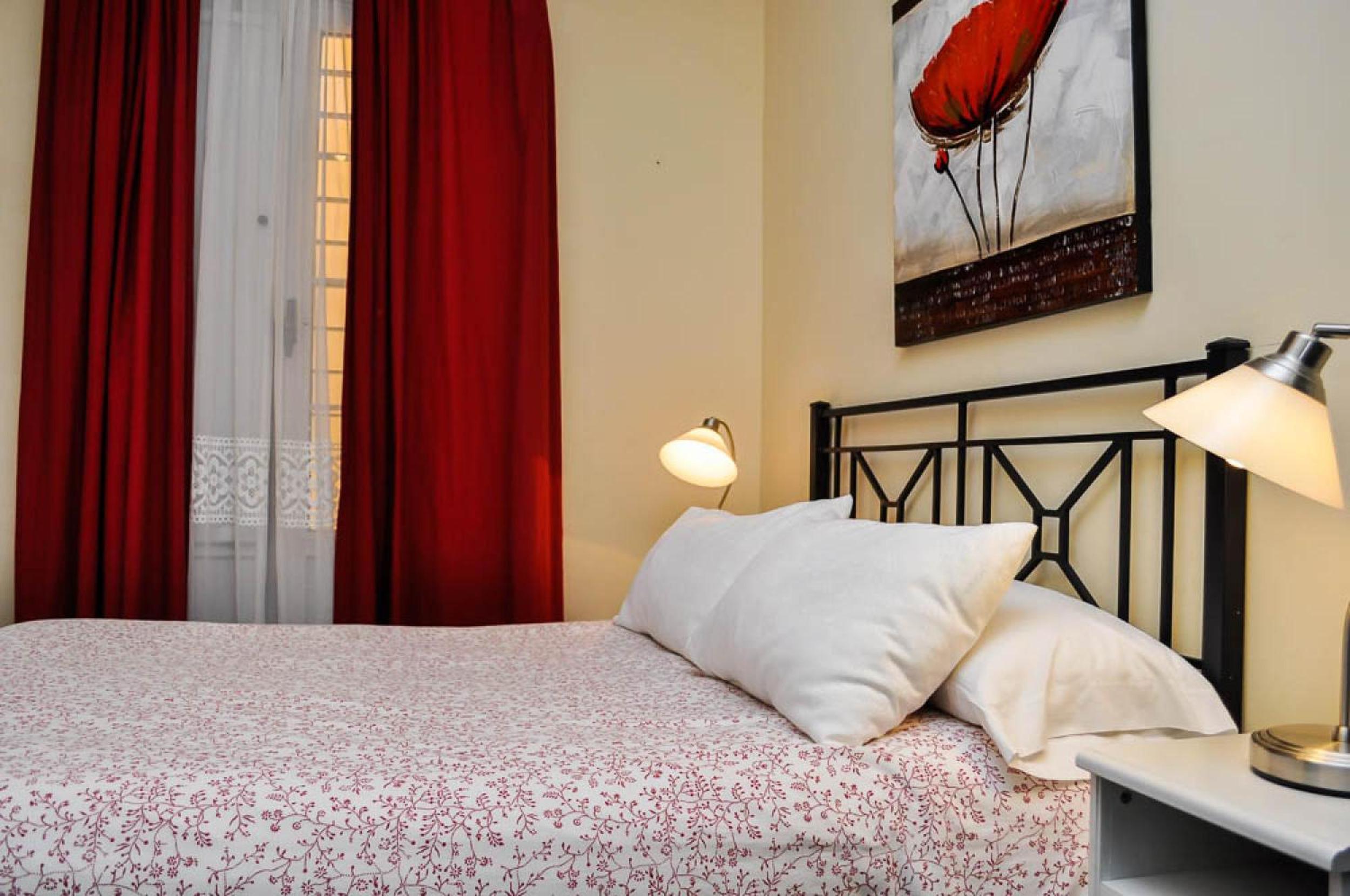 Double Room with Private Bathroom - Photo 6