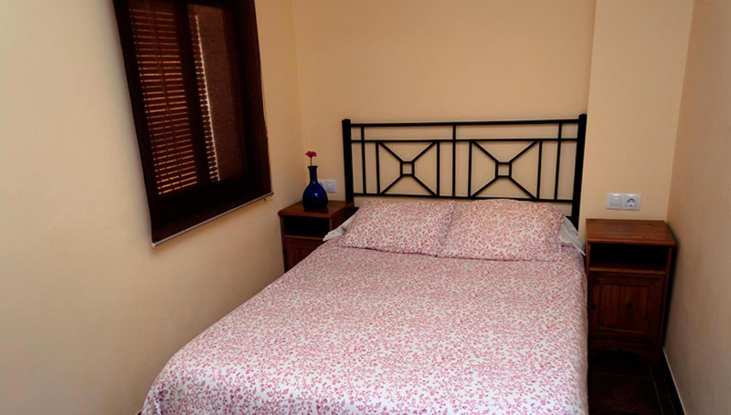 Double Room with Private Bathroom - Photo 3
