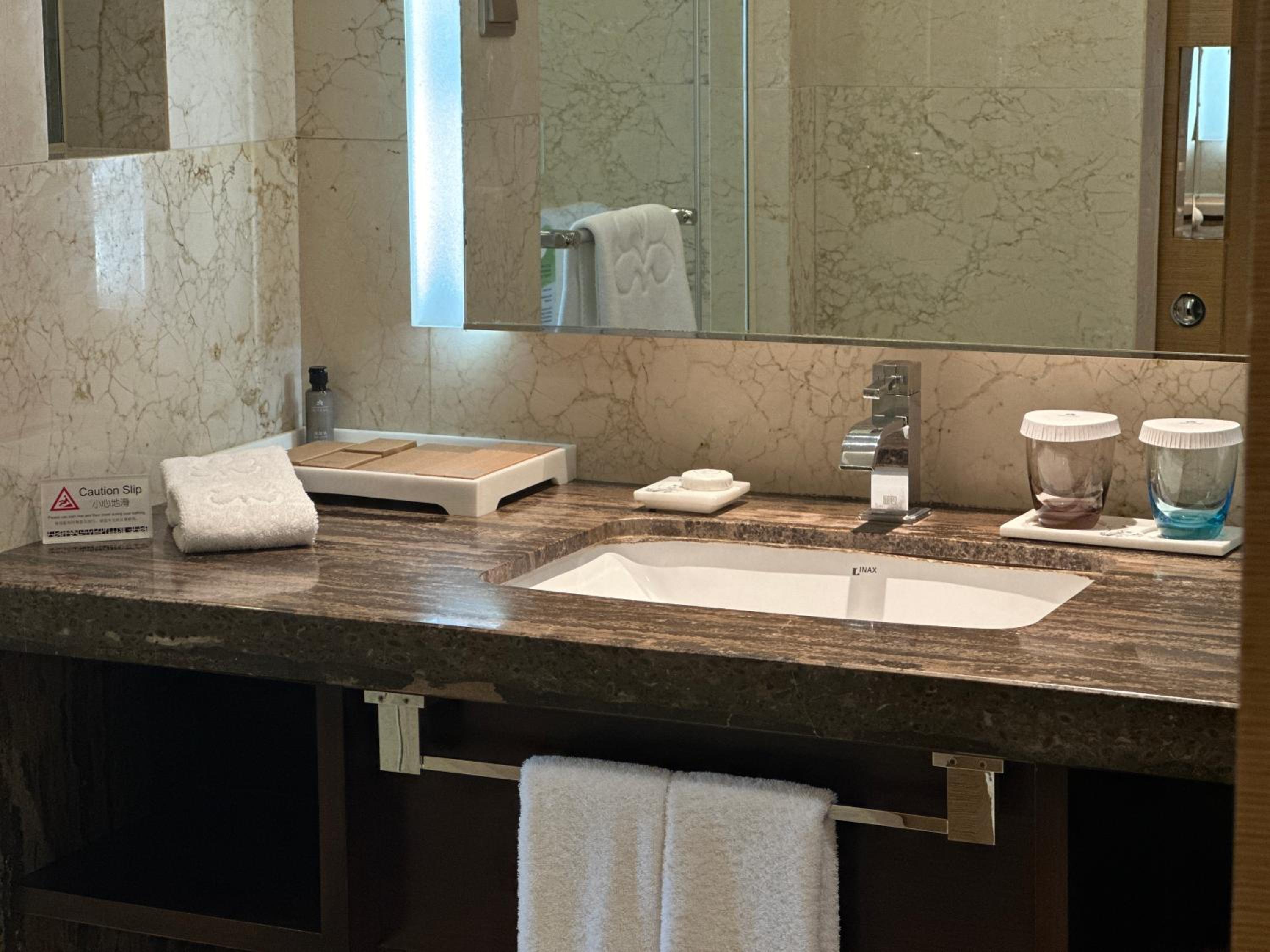 Premier Cityview King Room photo 1