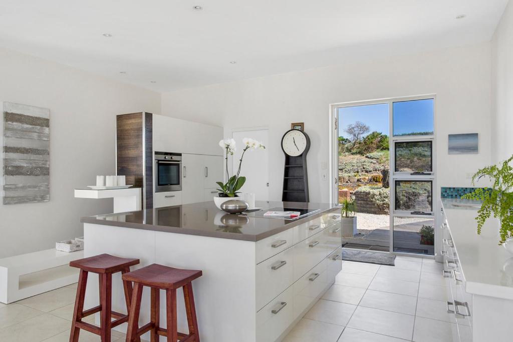 Luxury Waterfront Residence photo 3