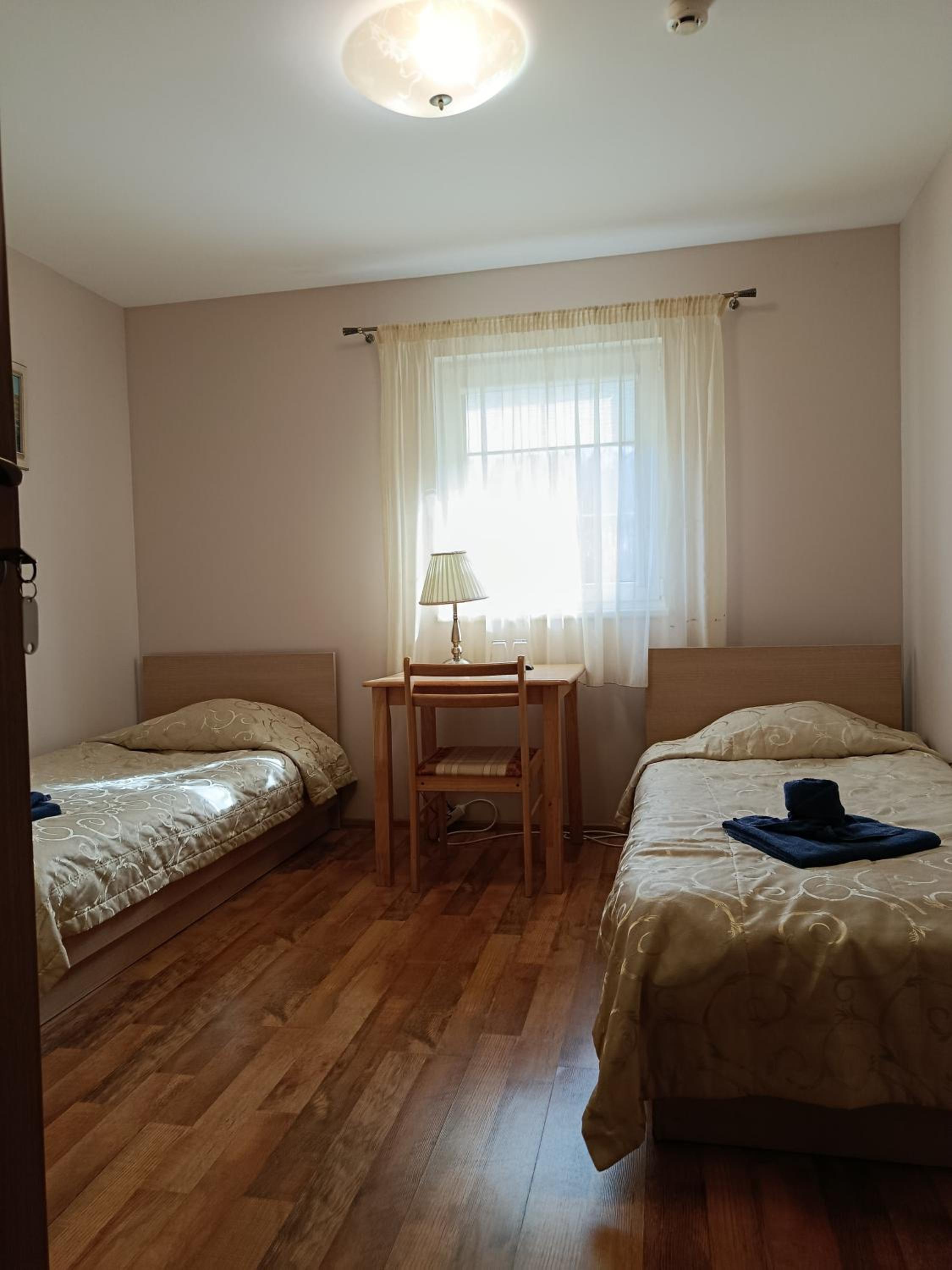 Economy Twin Room - Photo 2