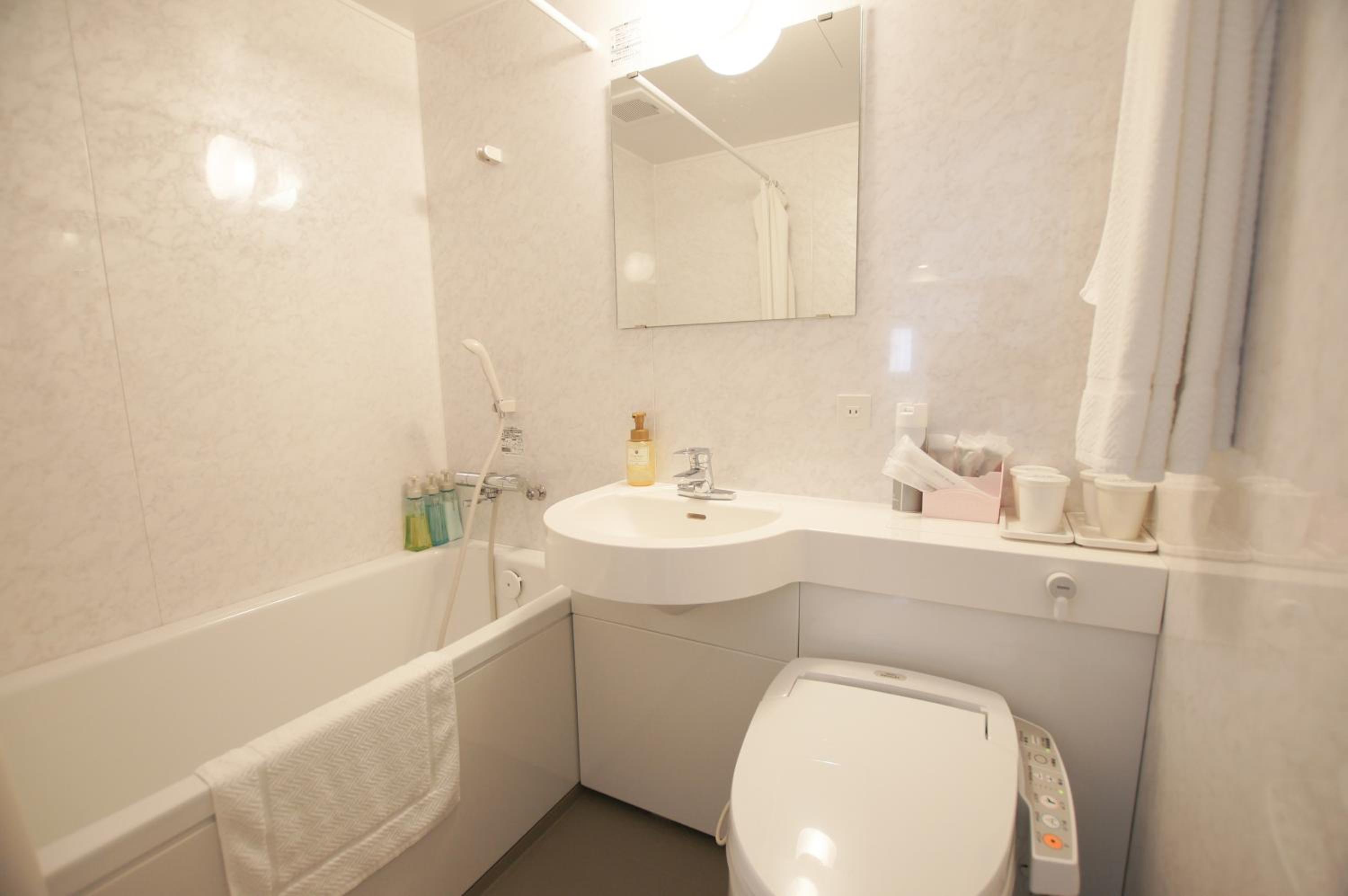 Double Room with Small Double Bed - Smoking photo 2