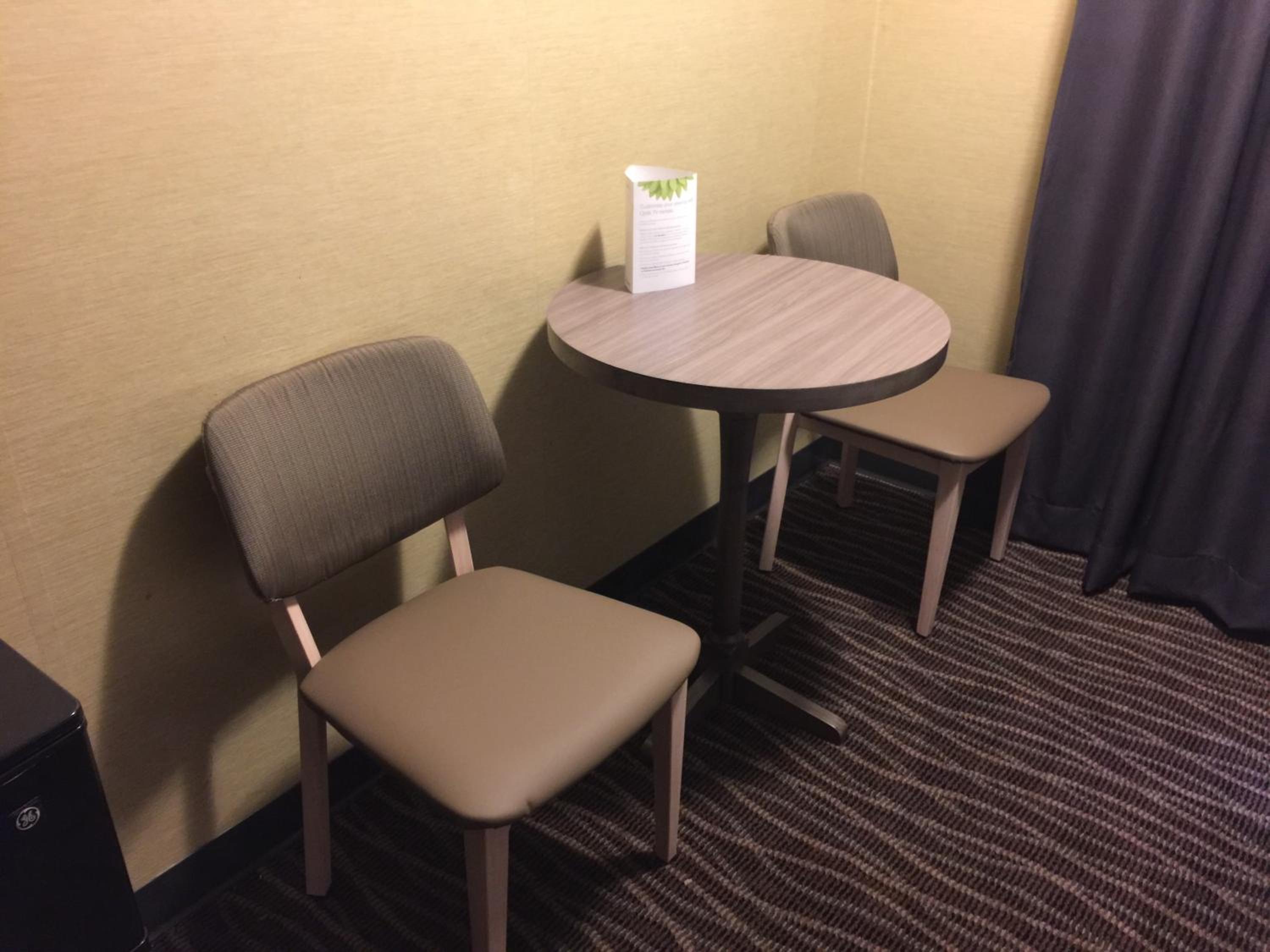 One-Bedroom Queen/Double Suite - Non-Smoking - Photo 8
