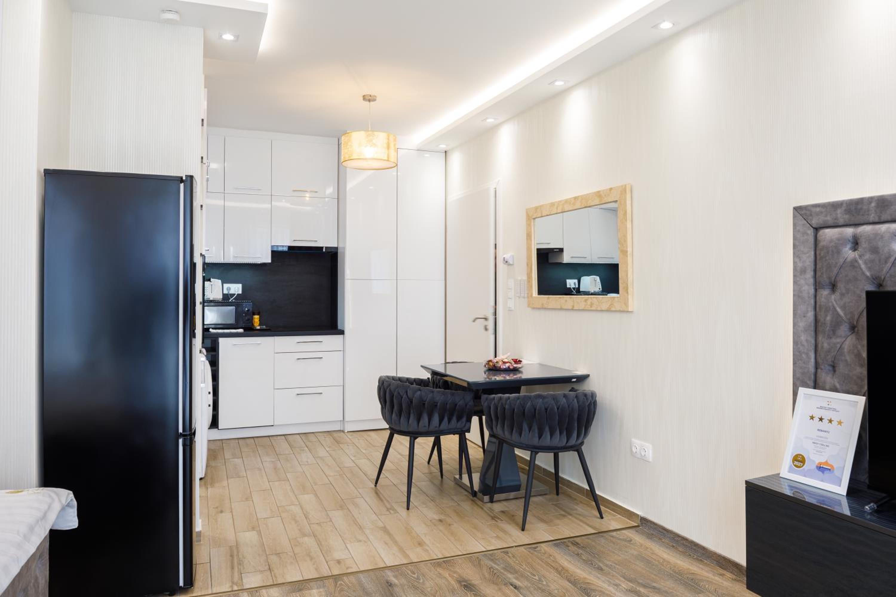 One-Bedroom Apartment photo 2