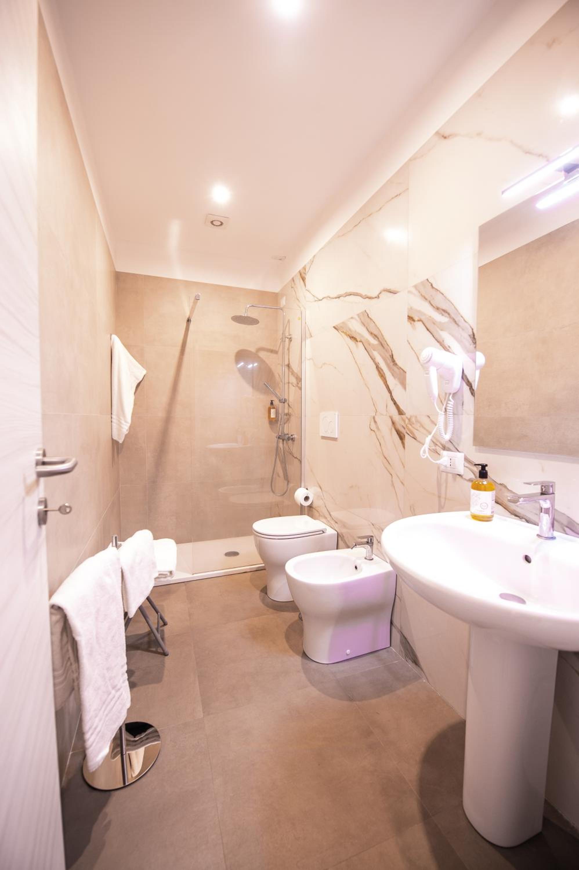 Single Room photo 1