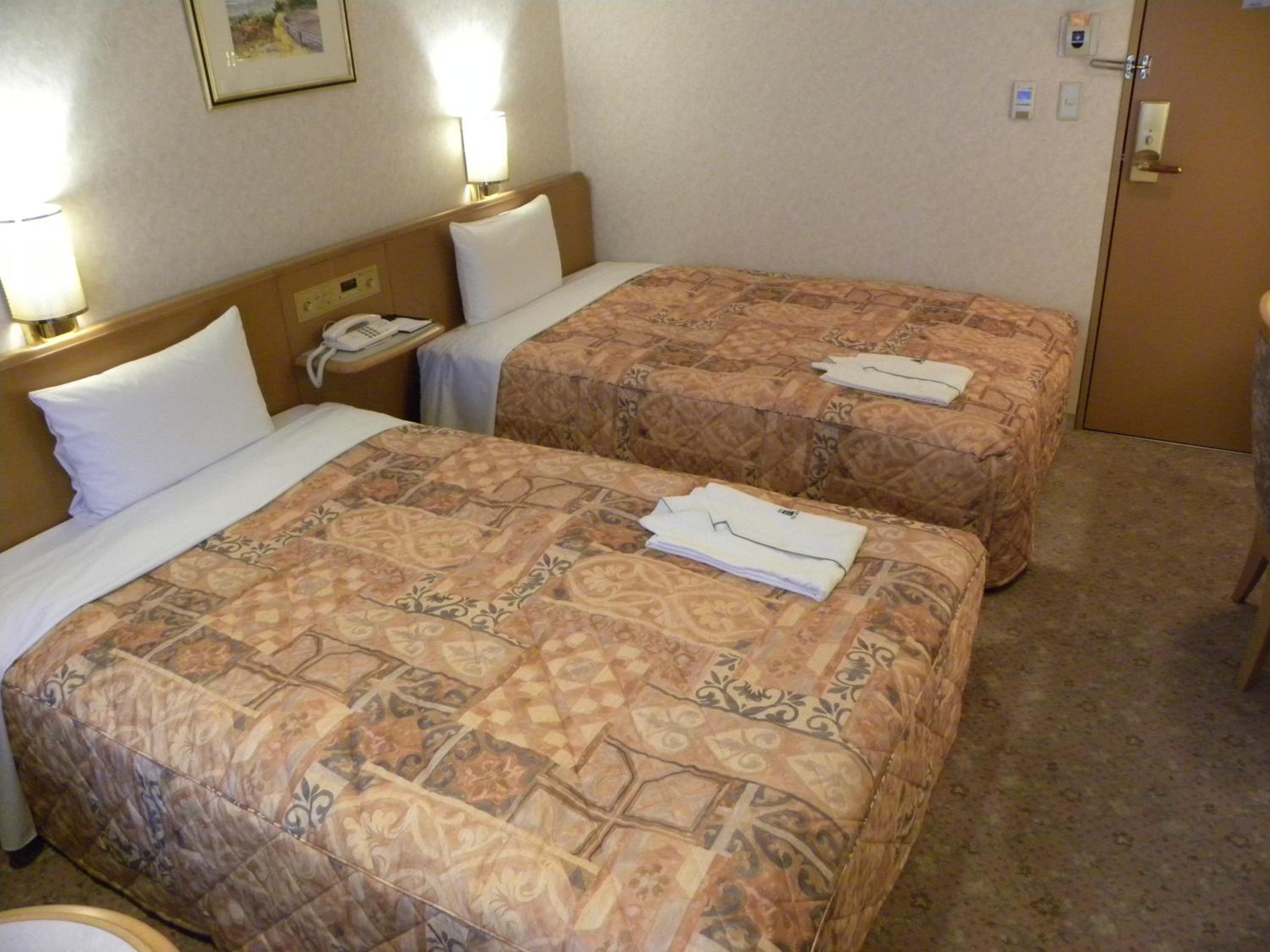 Twin Room - Non-Smoking photo 3