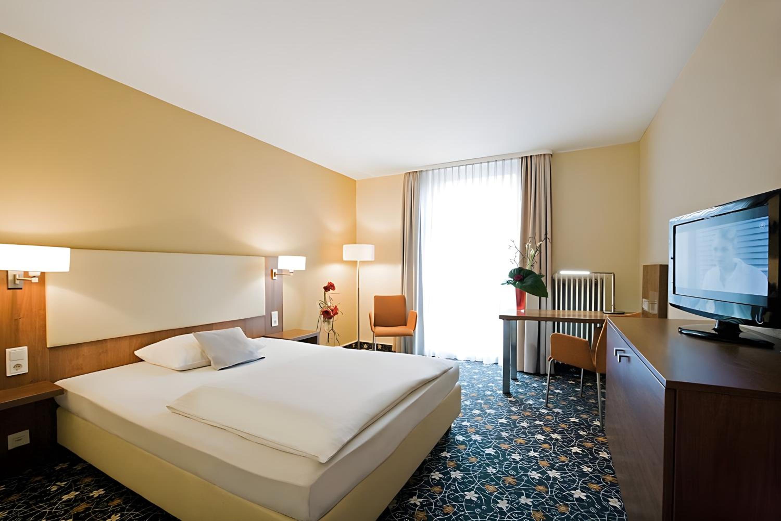 Business Queen Room - Photo 3