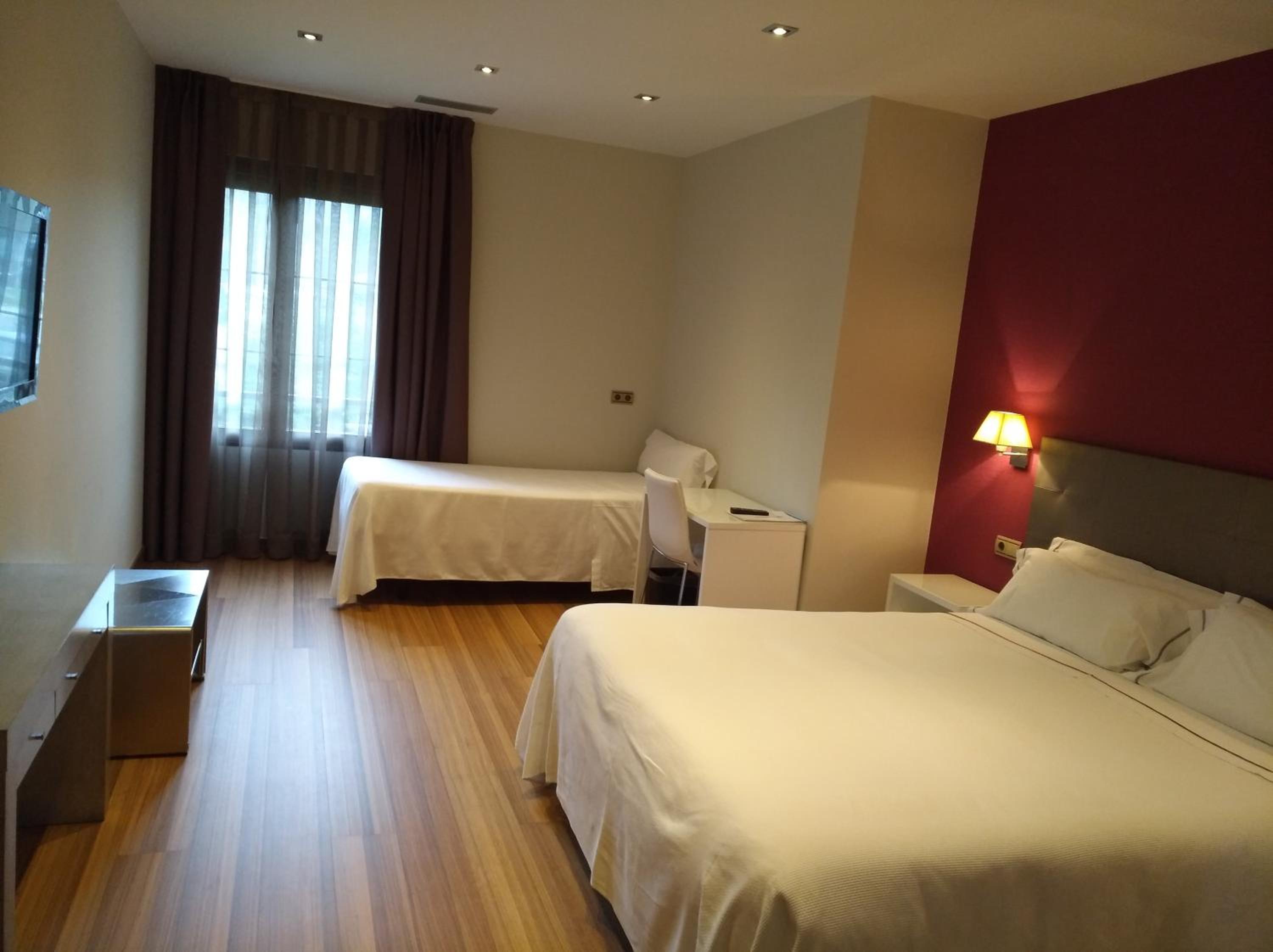 Double Room with Extra Bed photo 2