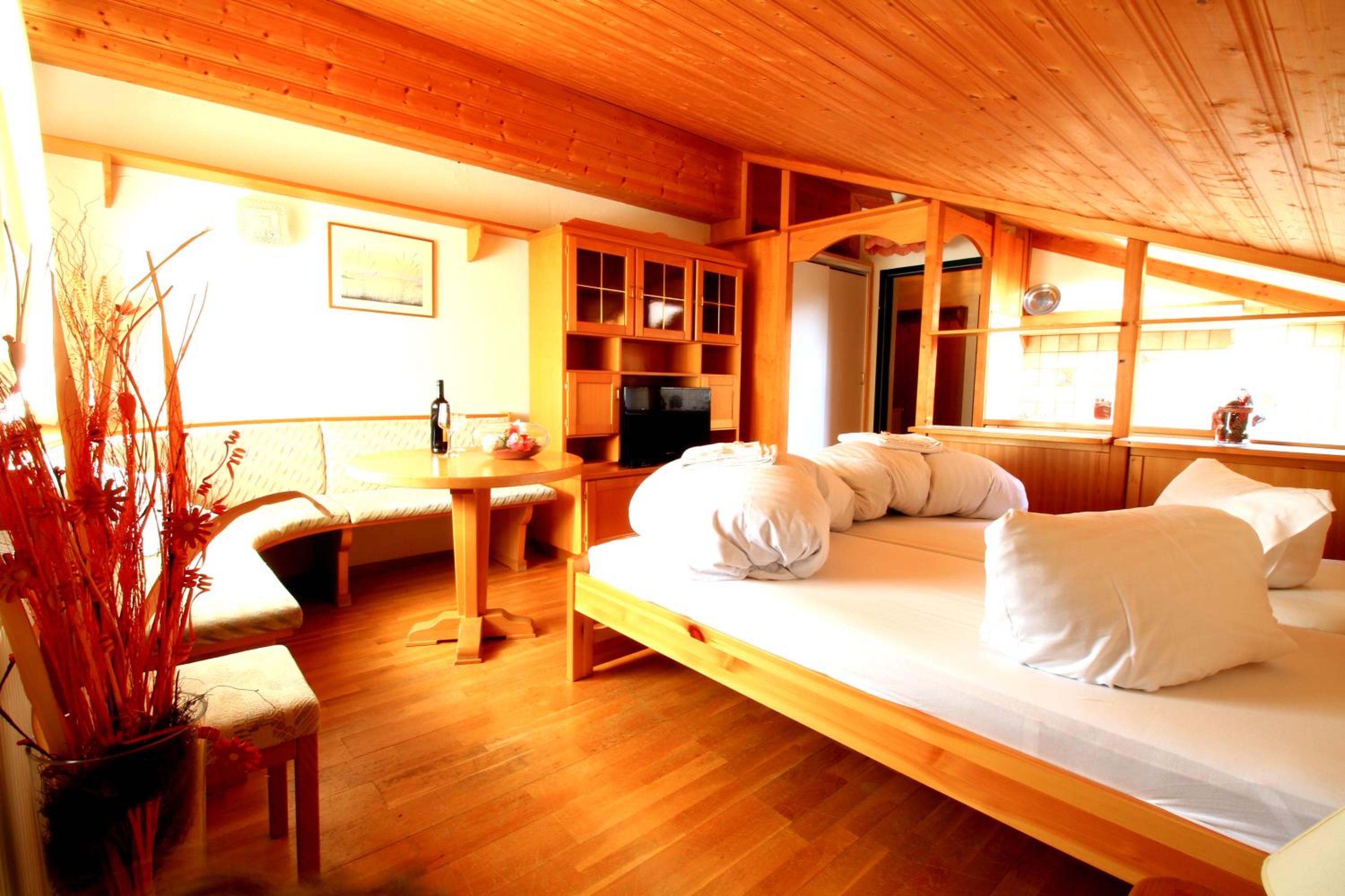 Family Room (2 Adults + 2 Children) photo 2