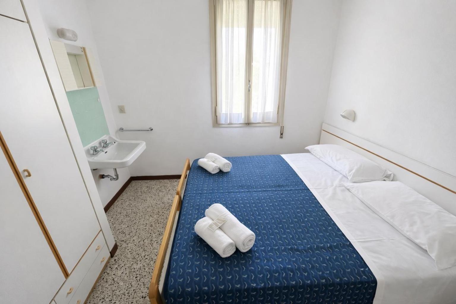 Basic Triple Room photo 2
