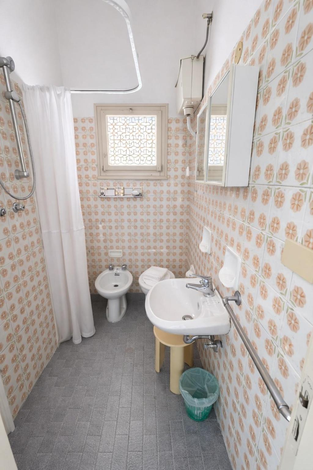 Family Room with Private Bathroom photo 1