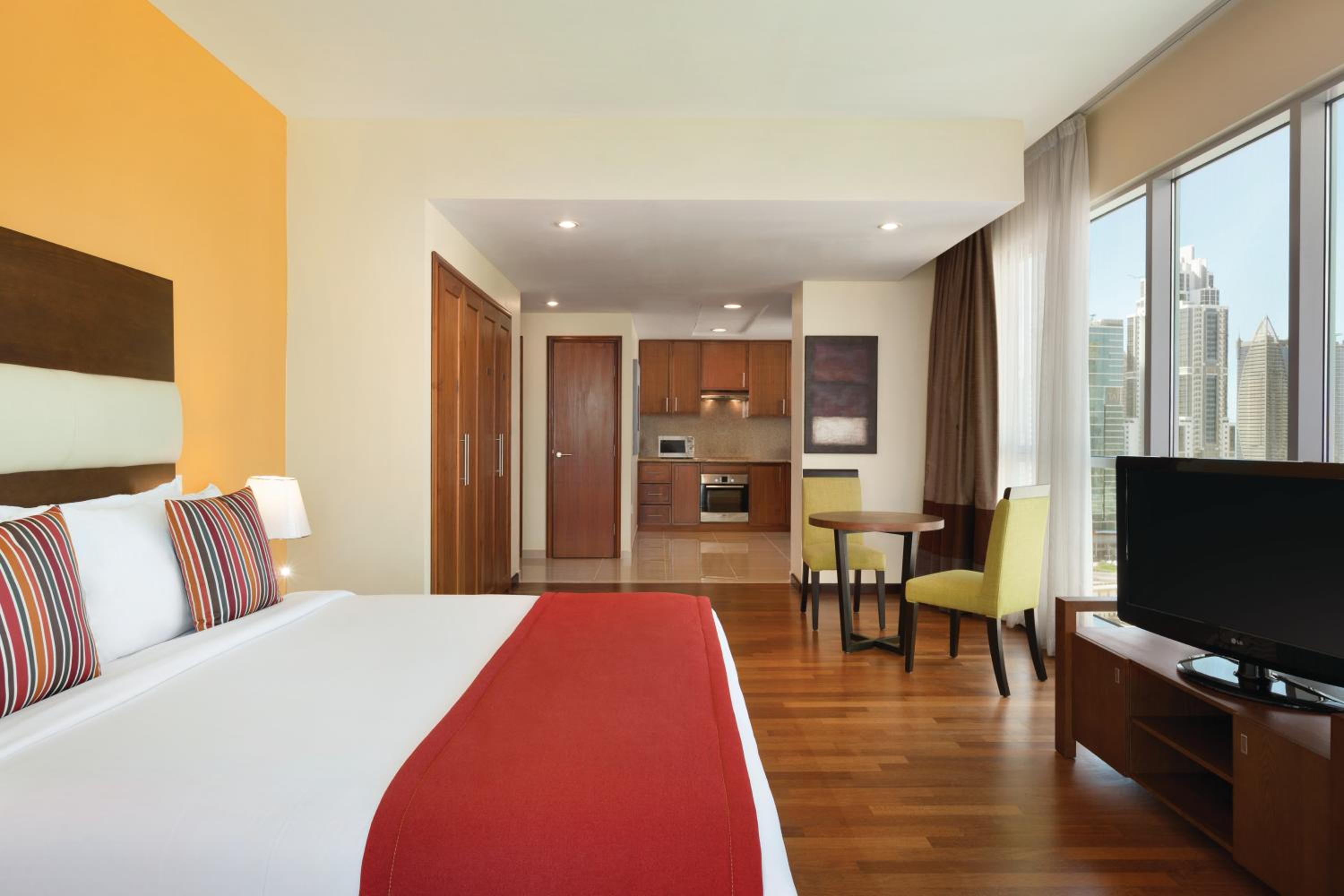 Premium King Studio, Burj Khalifa/Fountain View, Non-Smoking, Complimentary Transfer to Kite Beach, Dubai Mall and Metro Station - Photo 2
