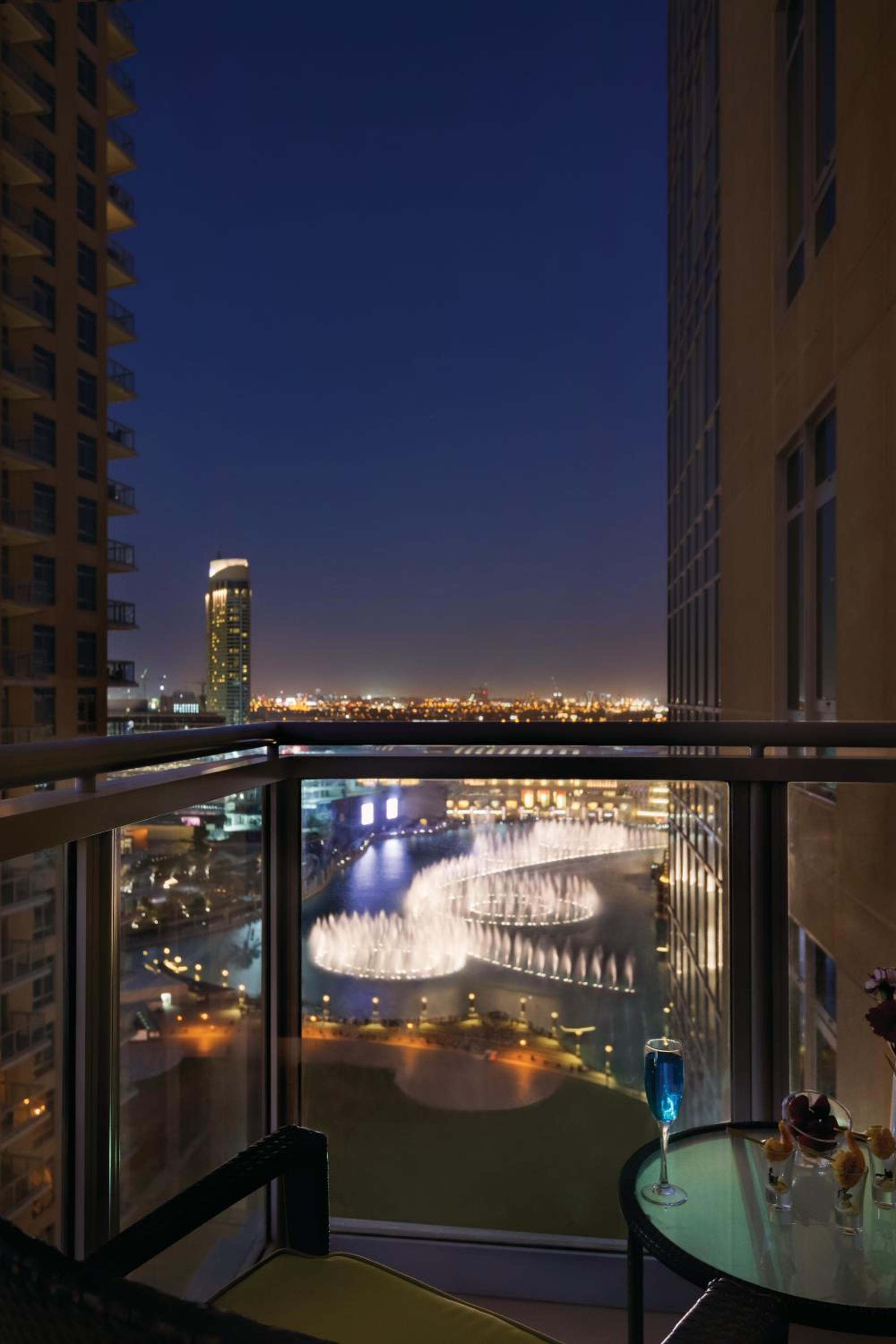 1 Bedroom, Balcony King, Fountain View, Non-Smoking