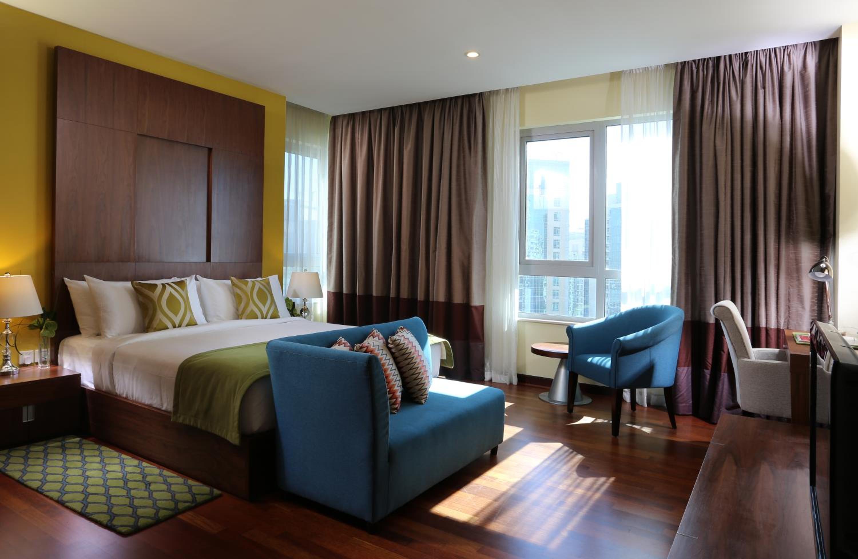 1 Bedroom Premium Balcony King, Downtown View, Smoking, Complimentary Transfer to Kite Beach, Dubai Mall and Metro Station