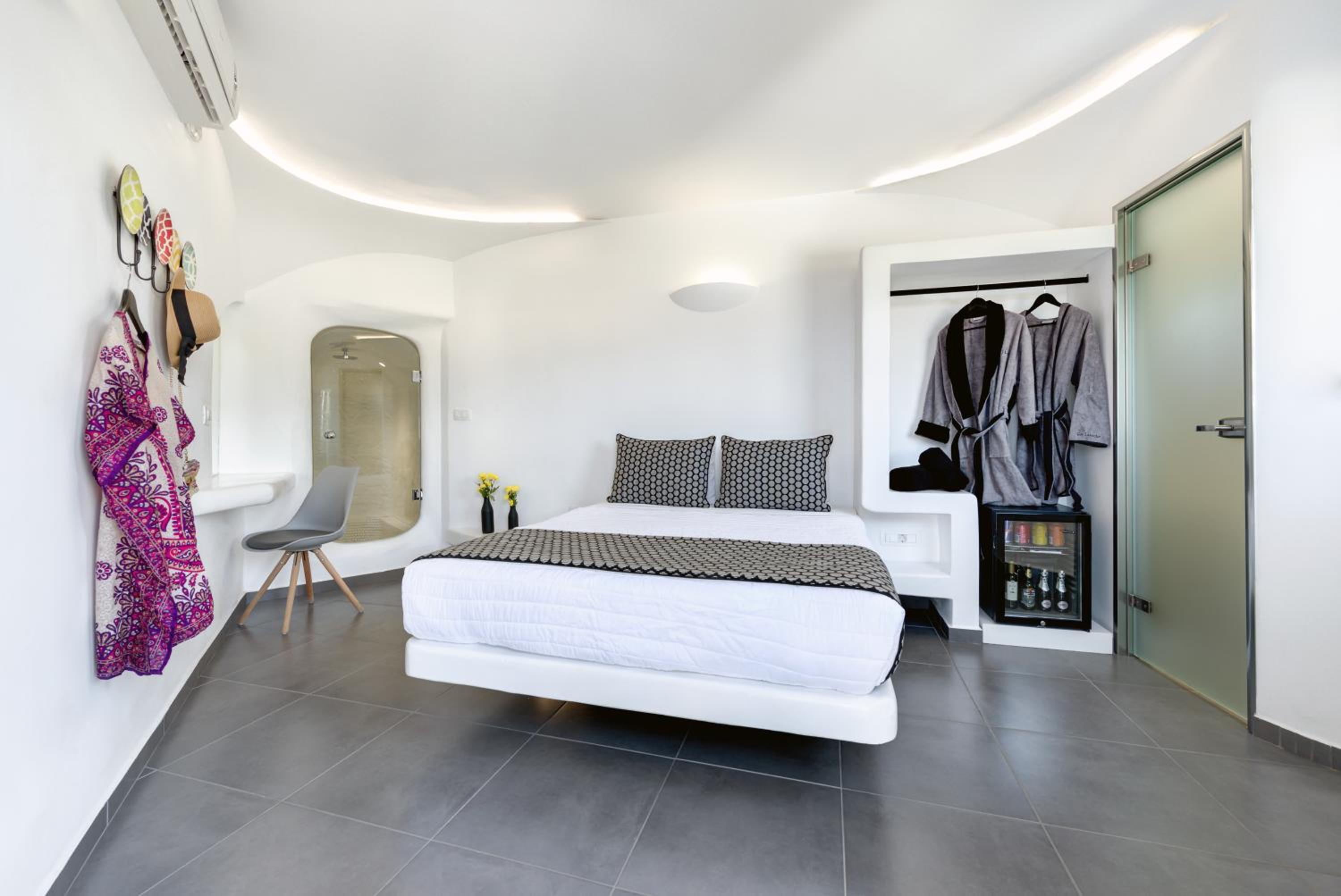 Suite with Cave Hot Tub - Photo 31