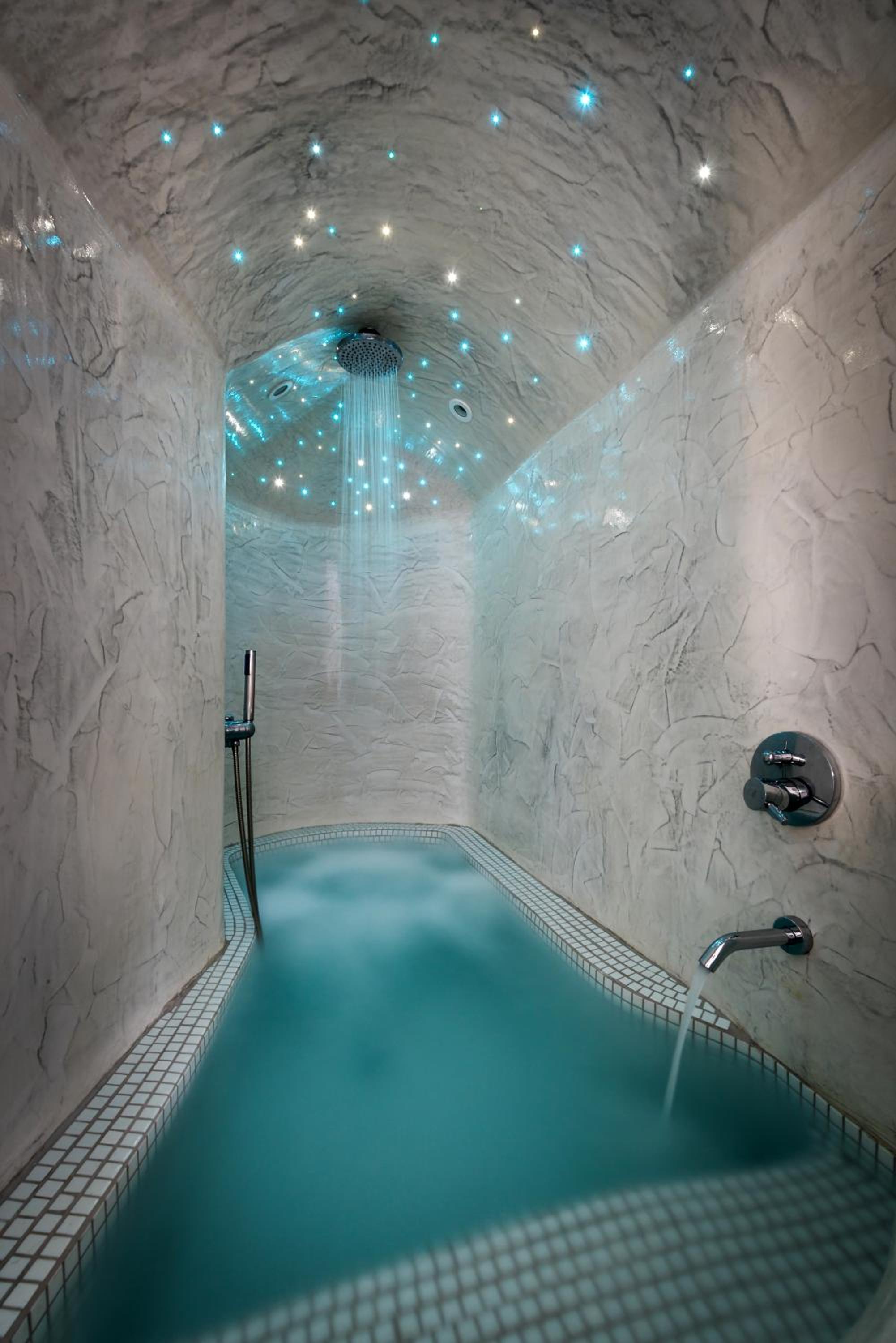 Suite with Cave Hot Tub - Photo 38