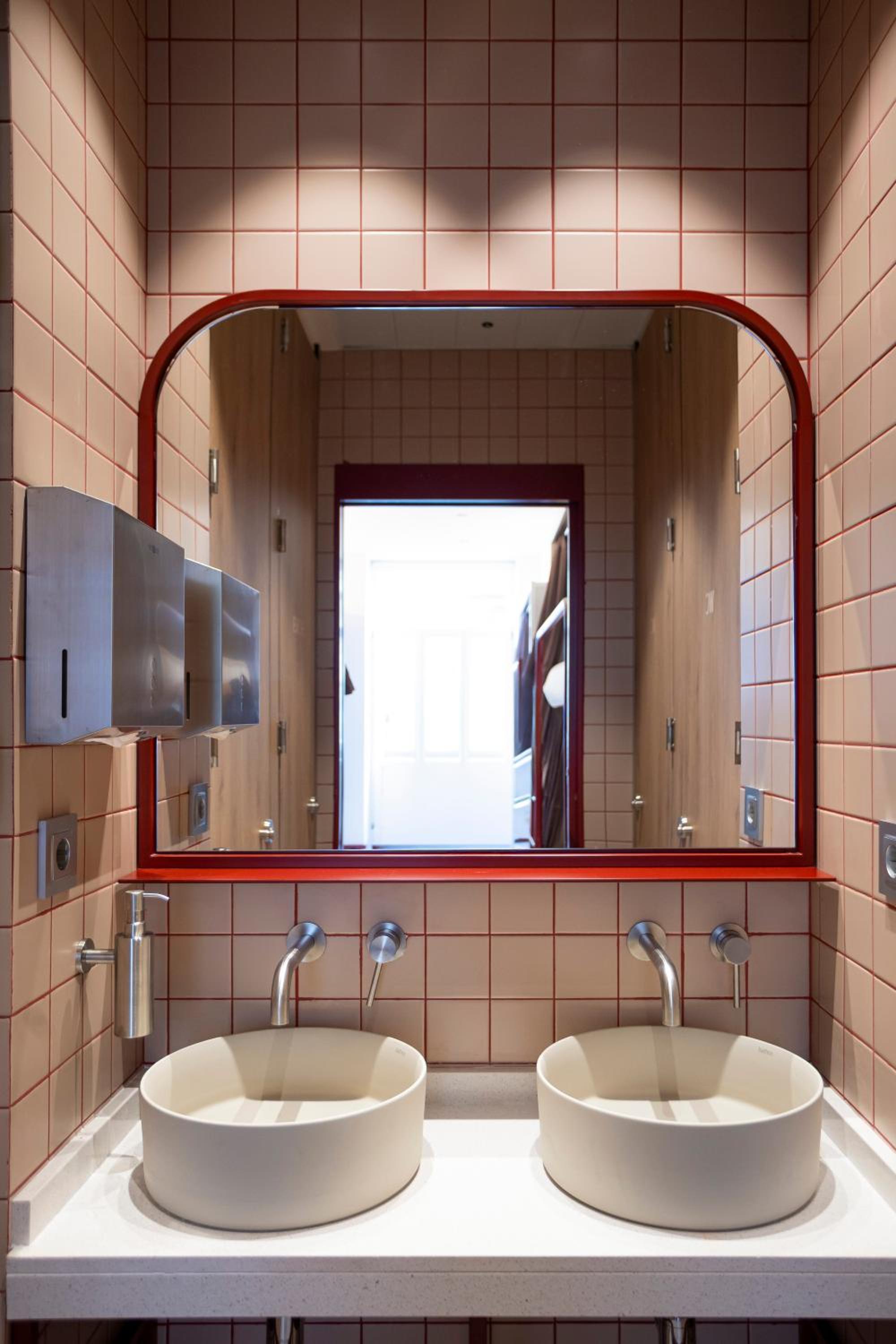 10-Bed Mixed Dormitory Room