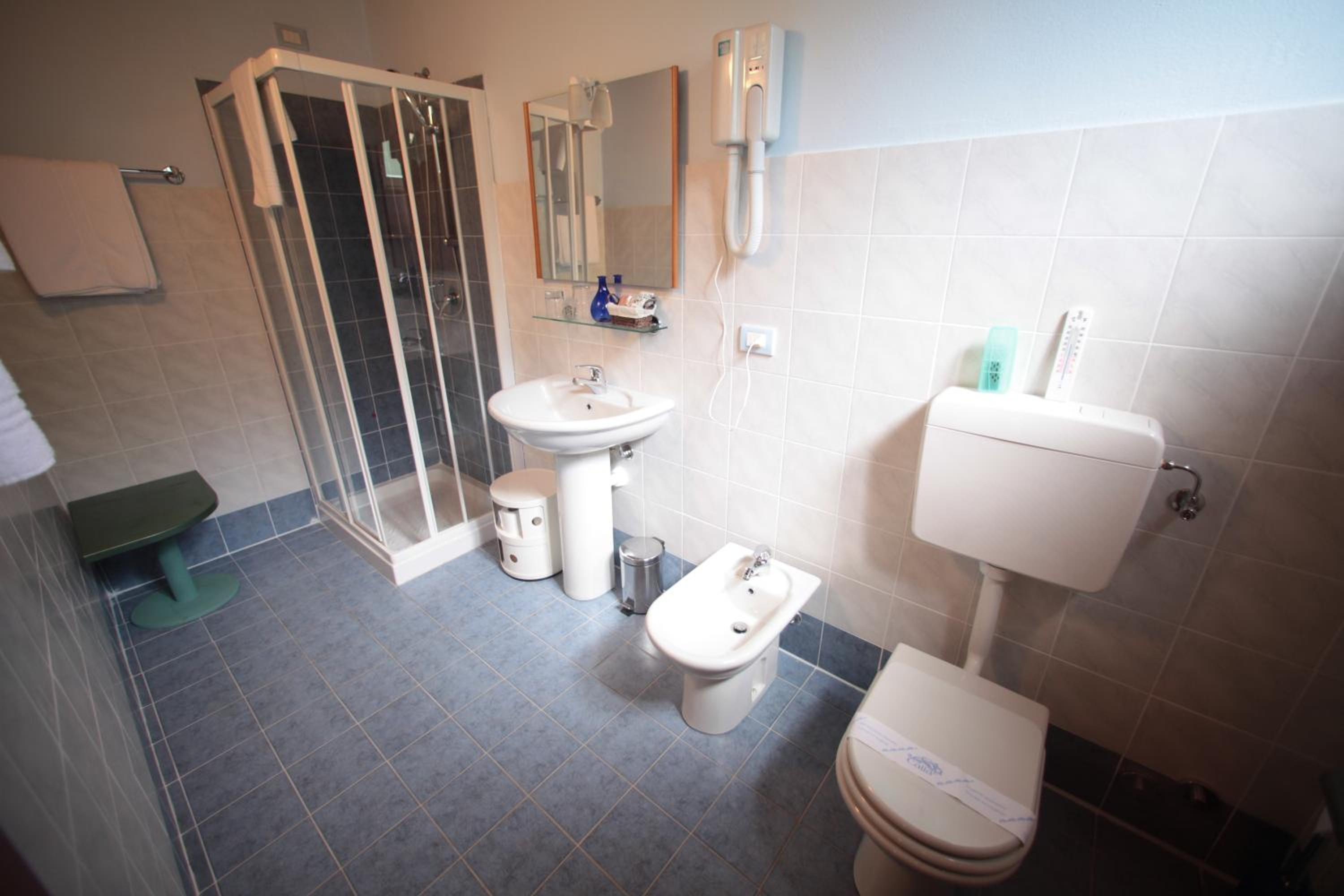 Double or Twin Room - Photo 10