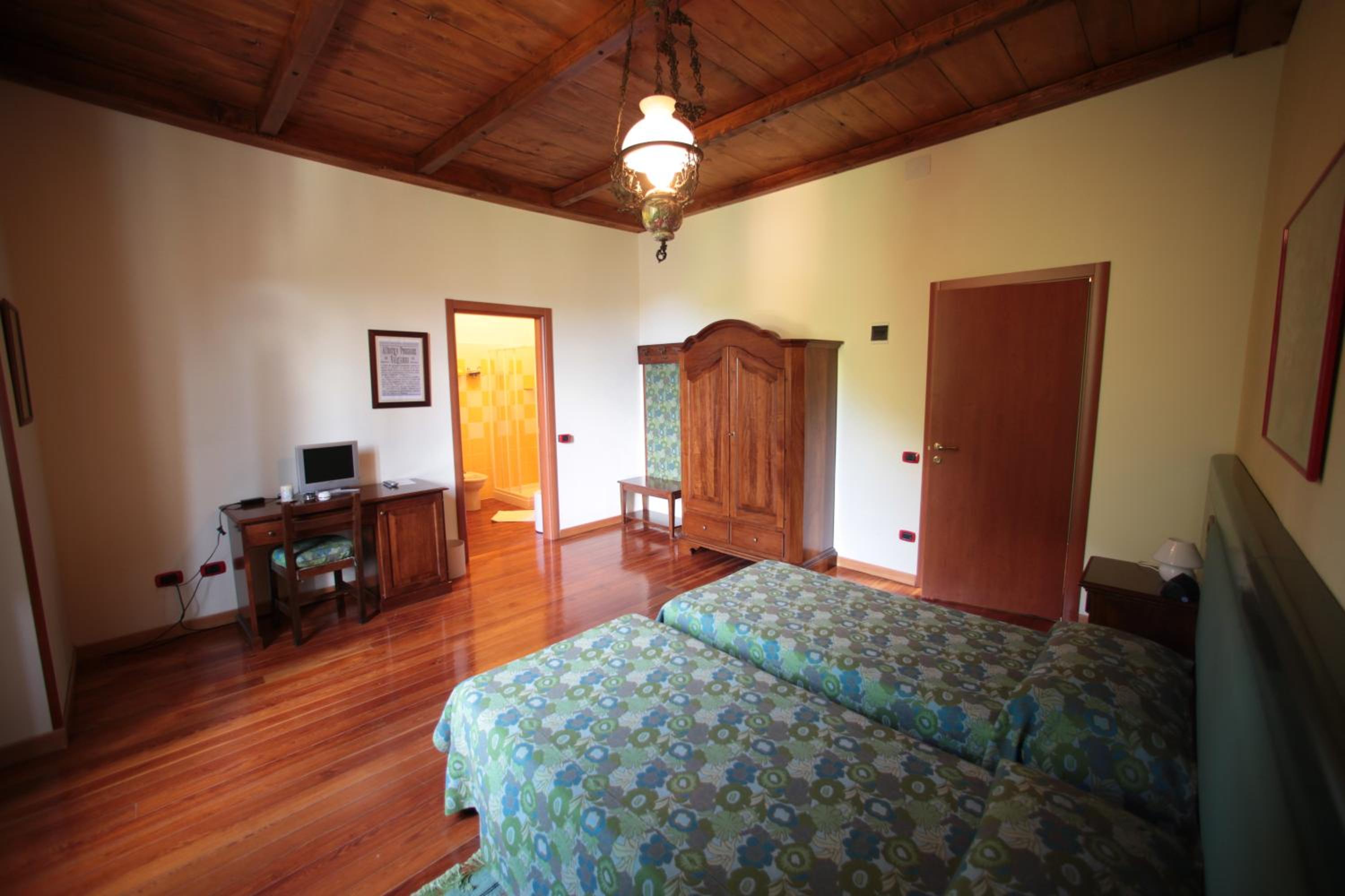Double or Twin Room - Photo 8