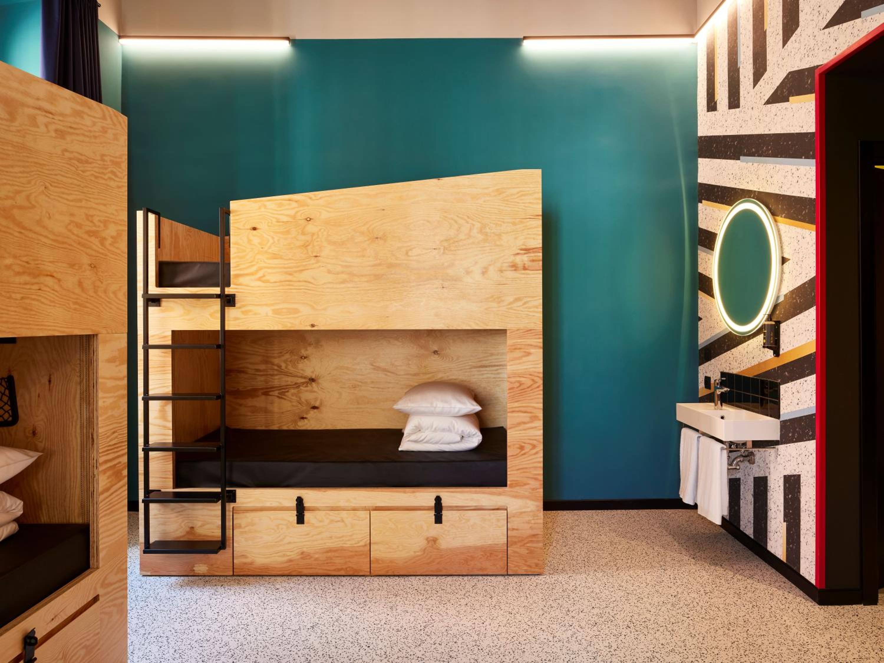 Bed in 6-Bed Male Dormitory Room photo 2