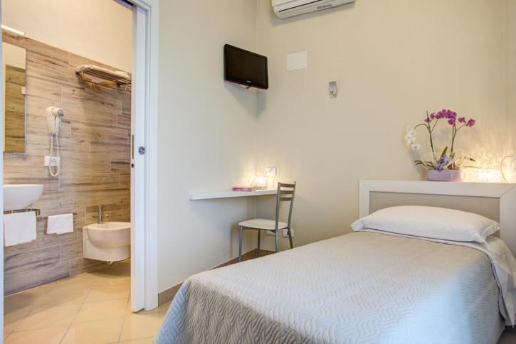 Single Room with Sea View photo 3