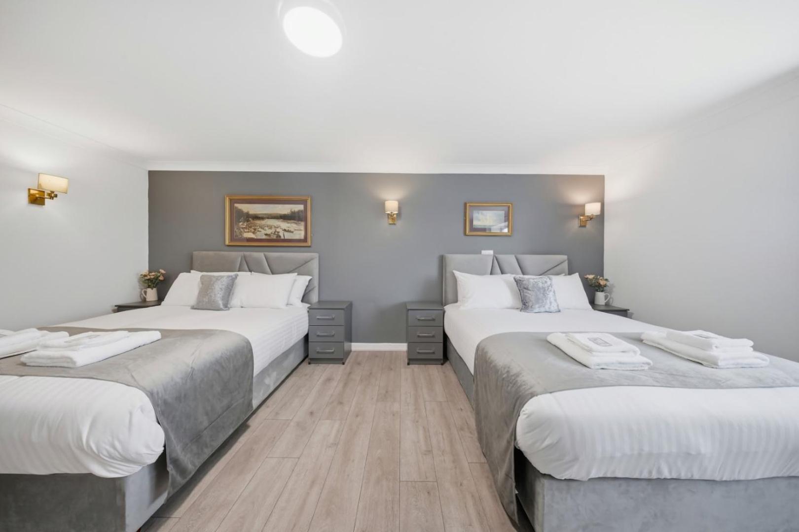 Twin Room - Photo 2