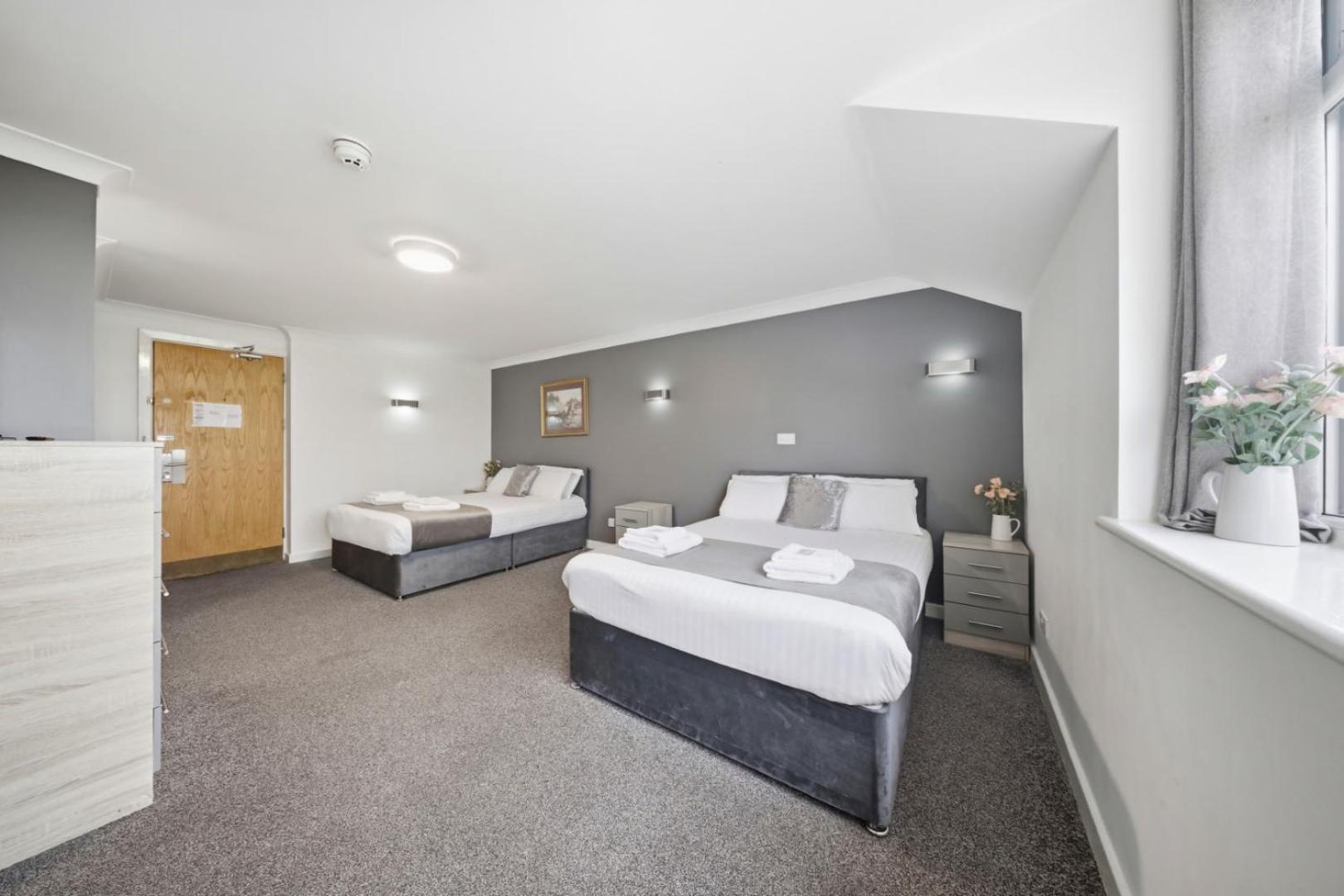 Twin Room - Photo 5