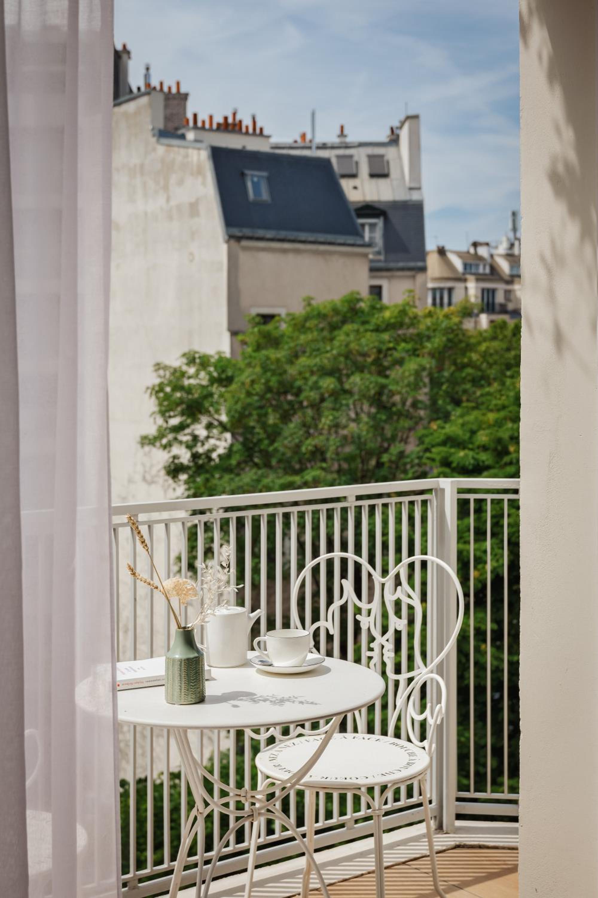 Deluxe Double Room with Balcony photo 2
