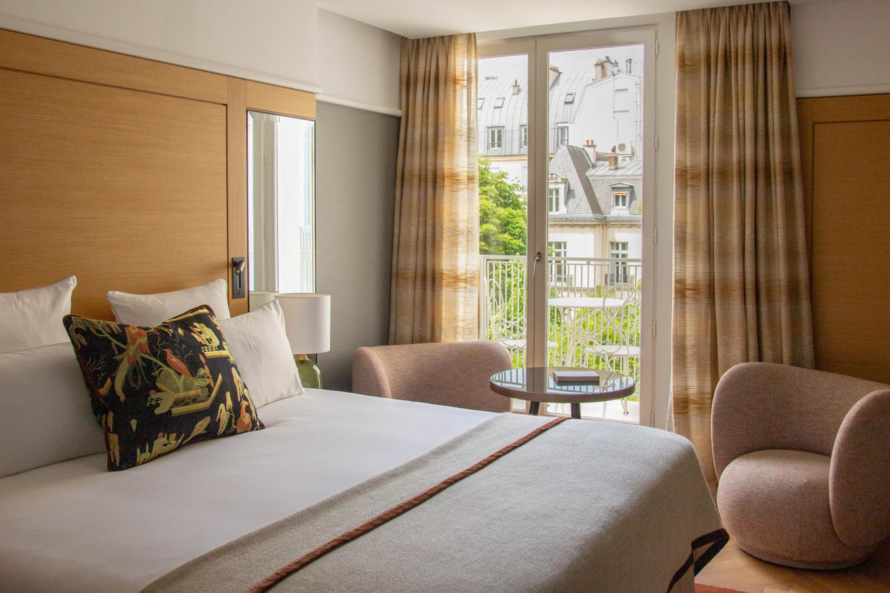 Deluxe Double Room with Balcony photo 3
