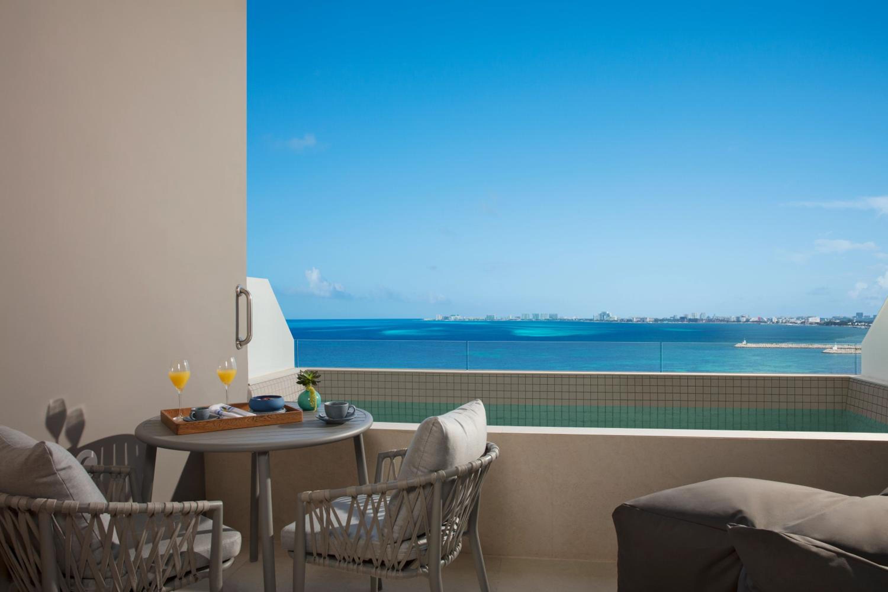 Preferred Club Deluxe Family Suite Ocean View Plunge Pool
