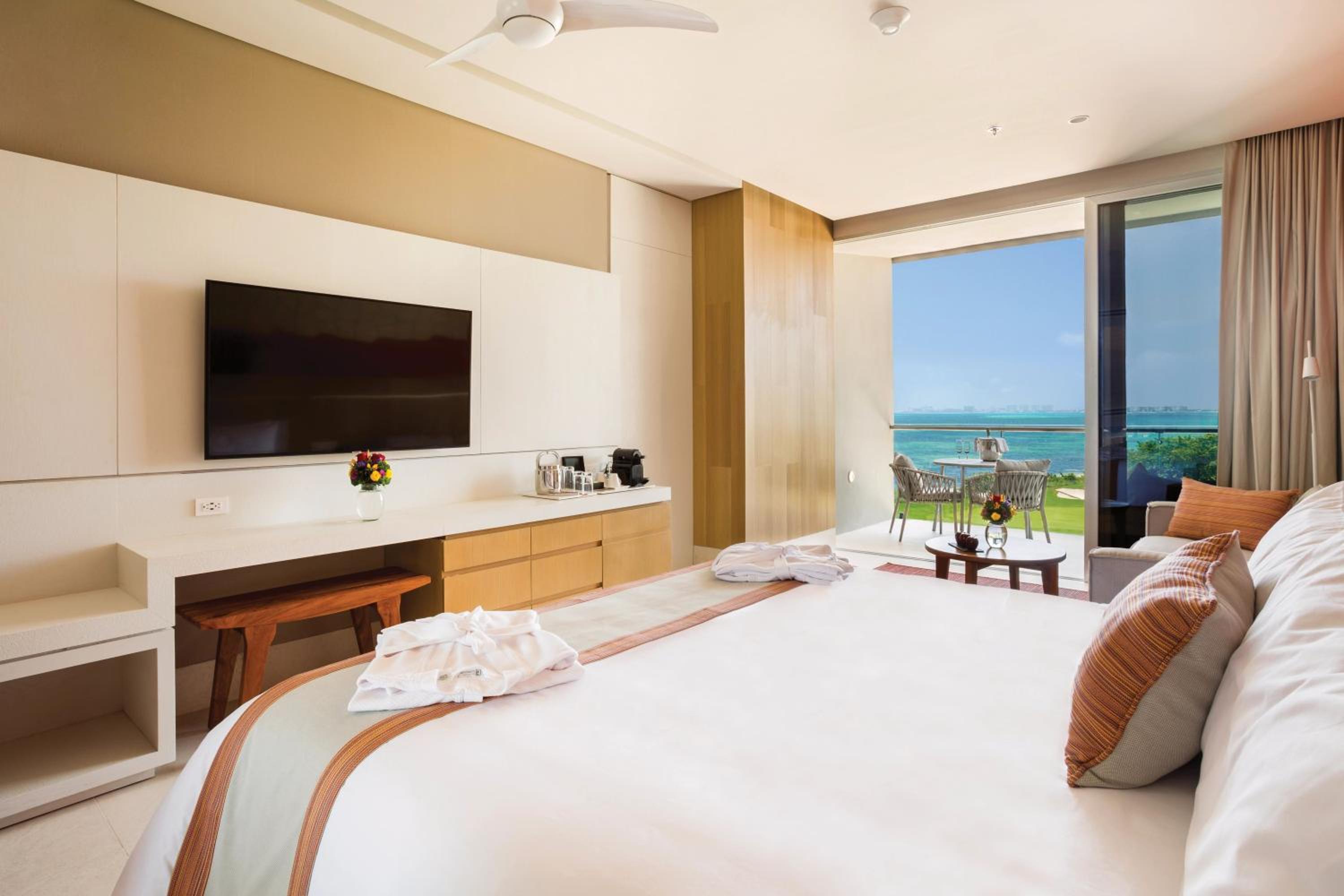 Deluxe Family Suite Golf and Ocean View