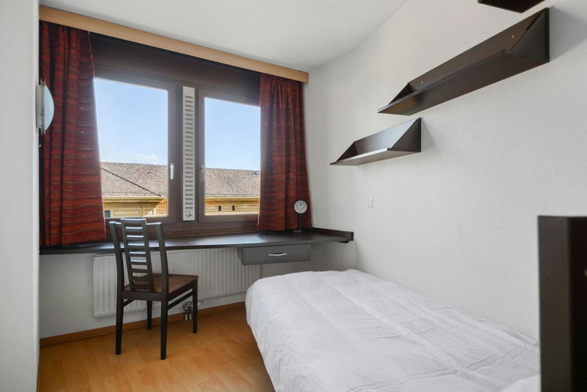 Economy Triple Room photo 2